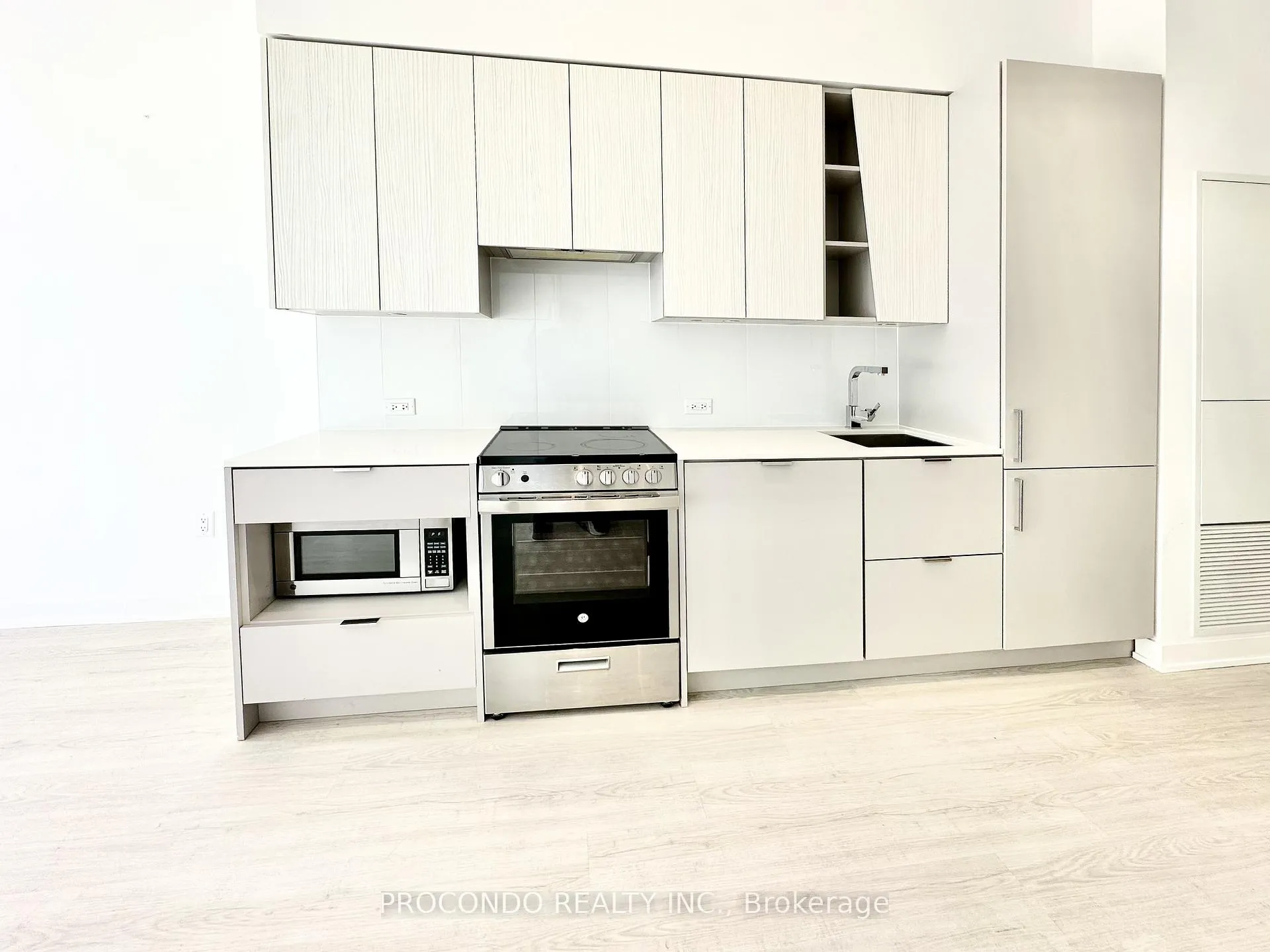 Photo 2 of Unit 619, 3883 Quartz Road, Mississauga, City Centre — HOMEH