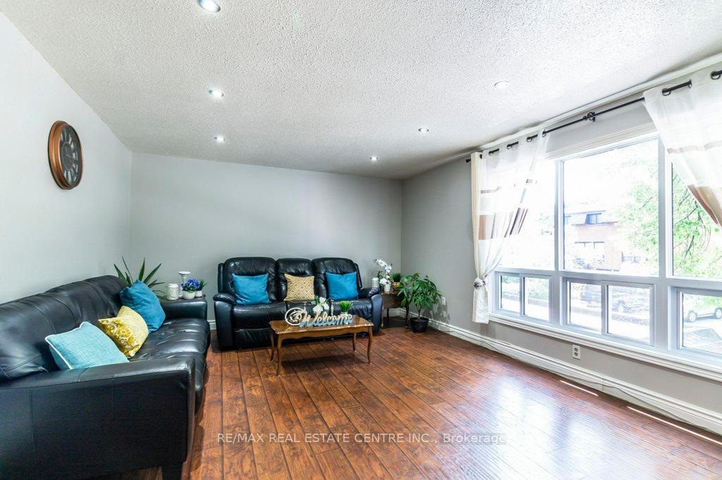 Photo 12 of Unit M7, 444 Stone Church Road W, Hamilton, Gilkson — HOMEH