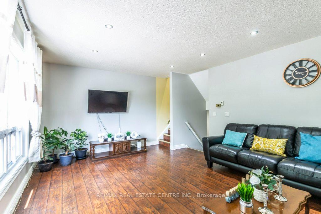 Photo 13 of Unit M7, 444 Stone Church Road W, Hamilton, Gilkson — HOMEH