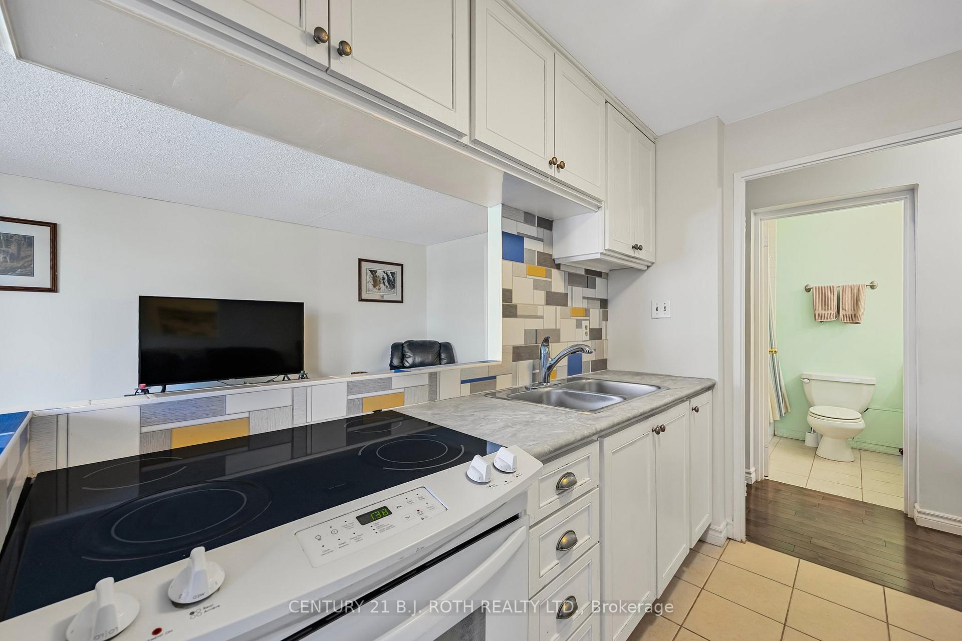 Photo 3 of Unit 32, 2 Albert Street, Barrie, North Shore — HOMEH
