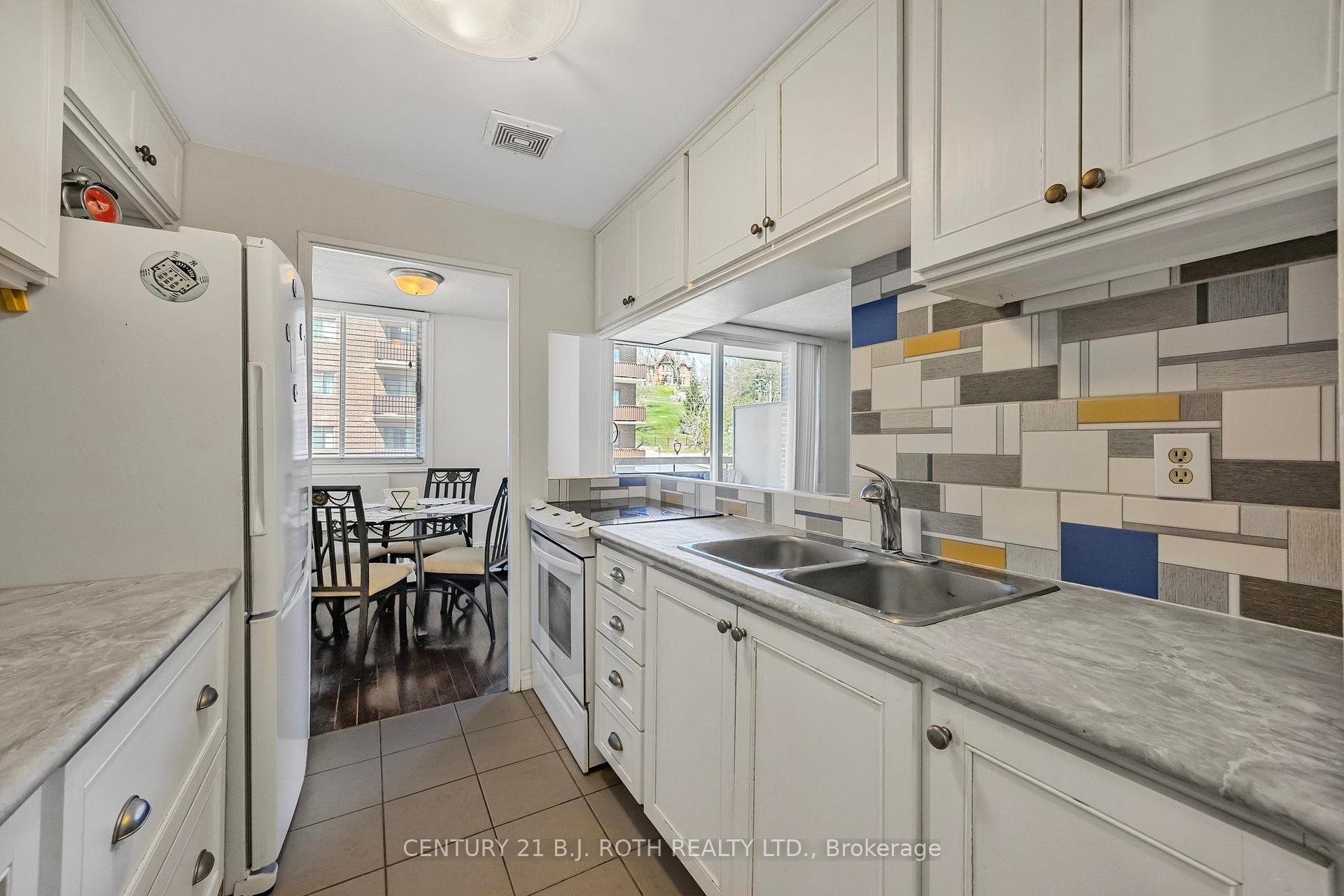 Photo 4 of Unit 32, 2 Albert Street, Barrie, North Shore — HOMEH