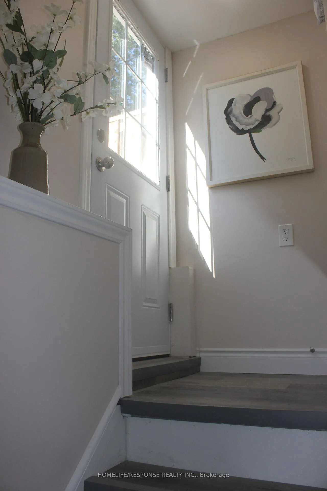 Photo 3 of Unit LOWER, 54 Gladstone Square, Brampton, Northgate — HOMEH