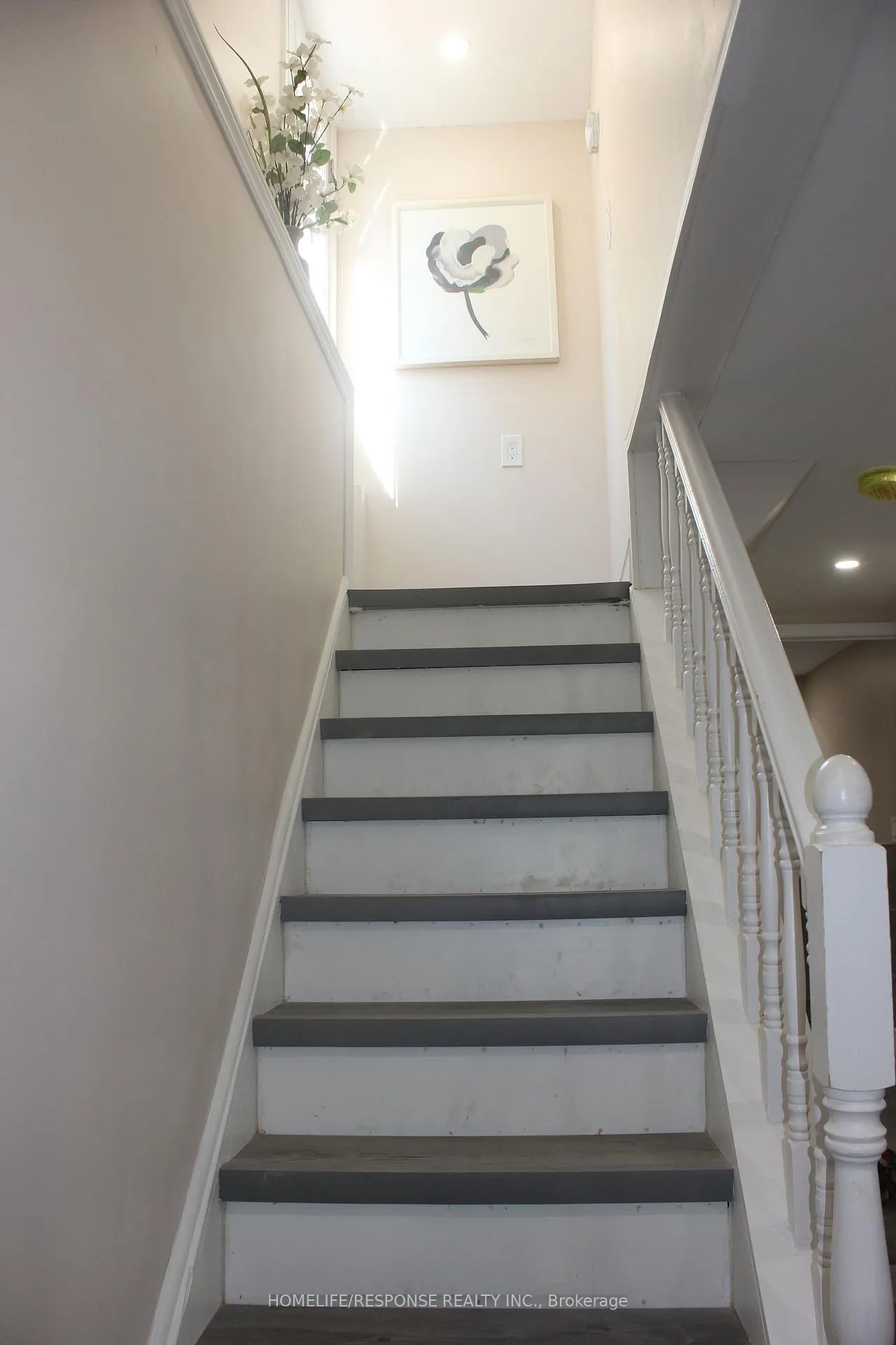 Photo 4 of Unit LOWER, 54 Gladstone Square, Brampton, Northgate — HOMEH