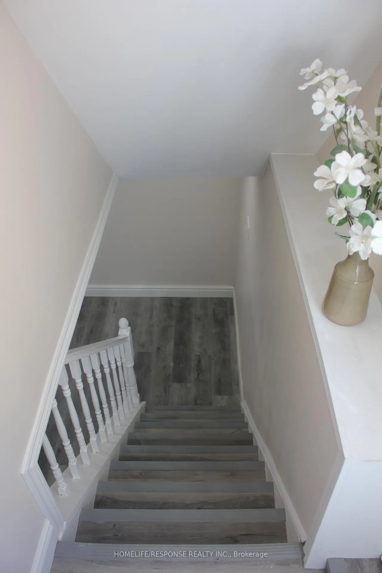 Photo 5 of Unit LOWER, 54 Gladstone Square, Brampton, Northgate — HOMEH
