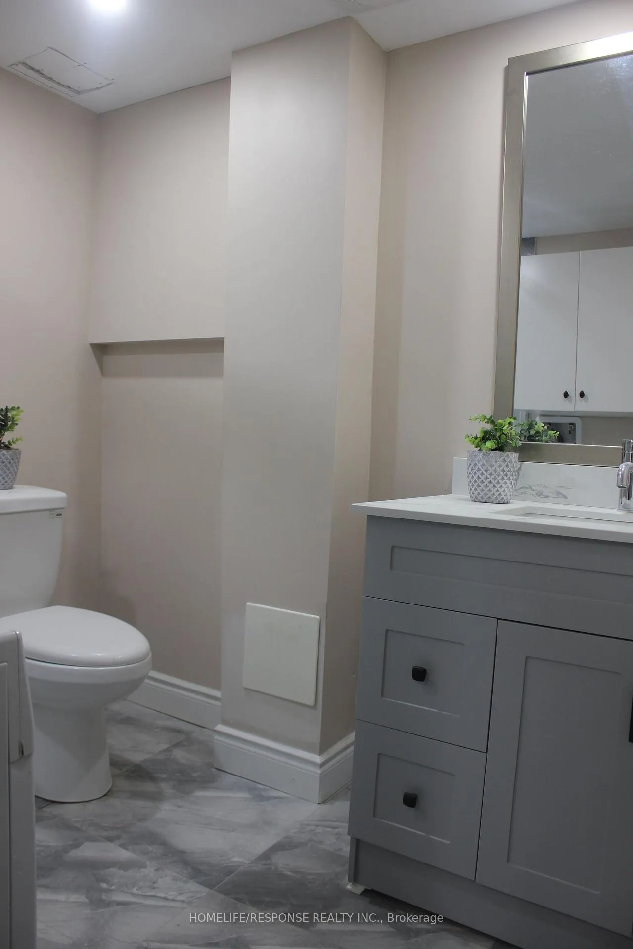 Photo 11 of Unit LOWER, 54 Gladstone Square, Brampton, Northgate — HOMEH
