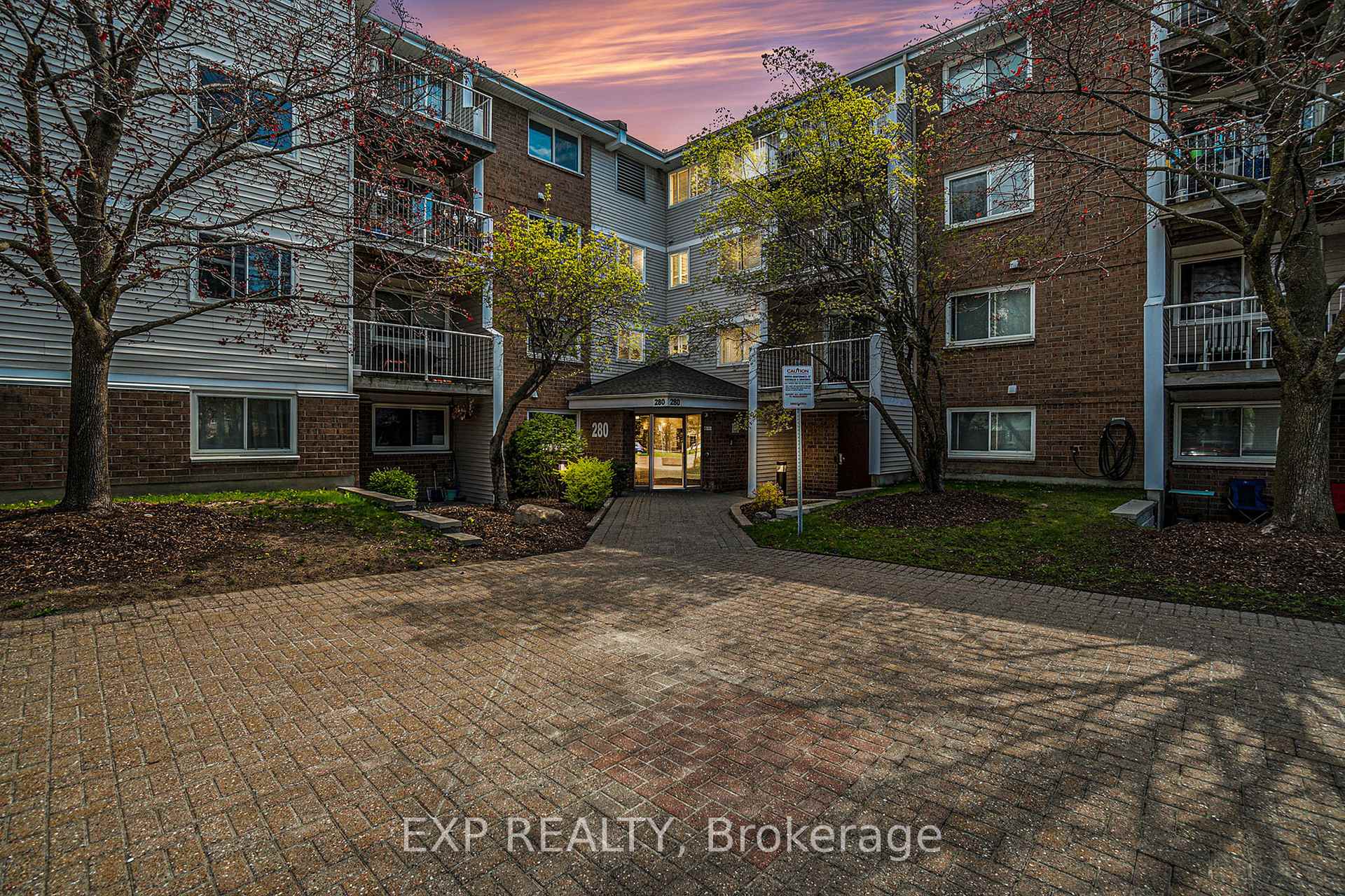 Photo 2 of Unit 210, 280 Brittany Drive, Ottawa, Viscount Alexander Park — HOMEH