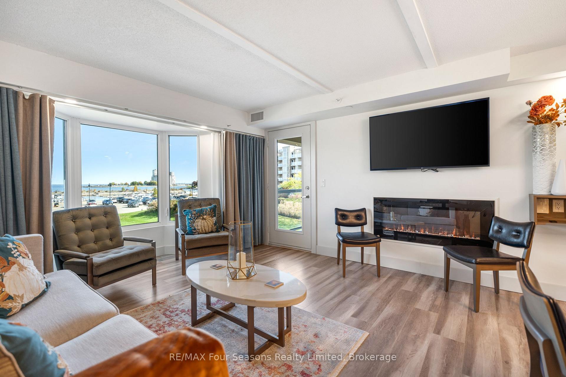 Photo 4 of Unit 4407-4409, 9 Harbour Street, Collingwood — HOMEH