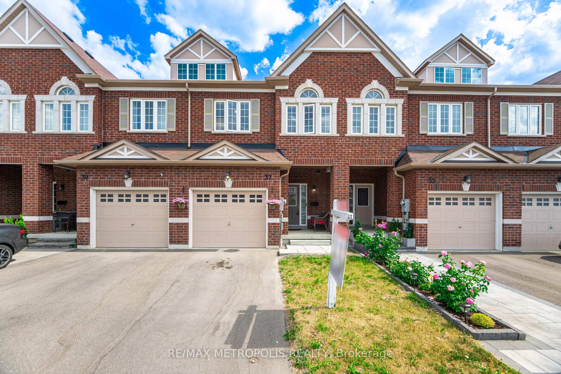 Photo 1 of 37 Jevons Drive, Ajax, South East — HOMEH