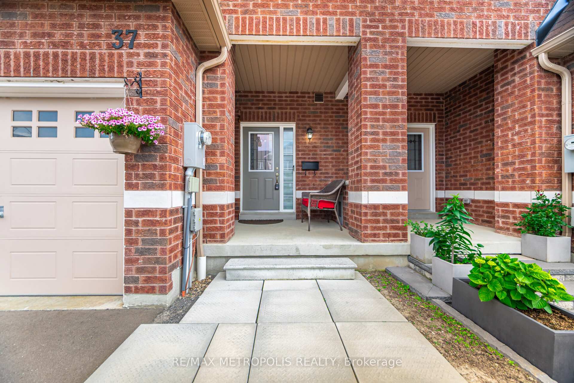 Photo 2 of 37 Jevons Drive, Ajax, South East — HOMEH