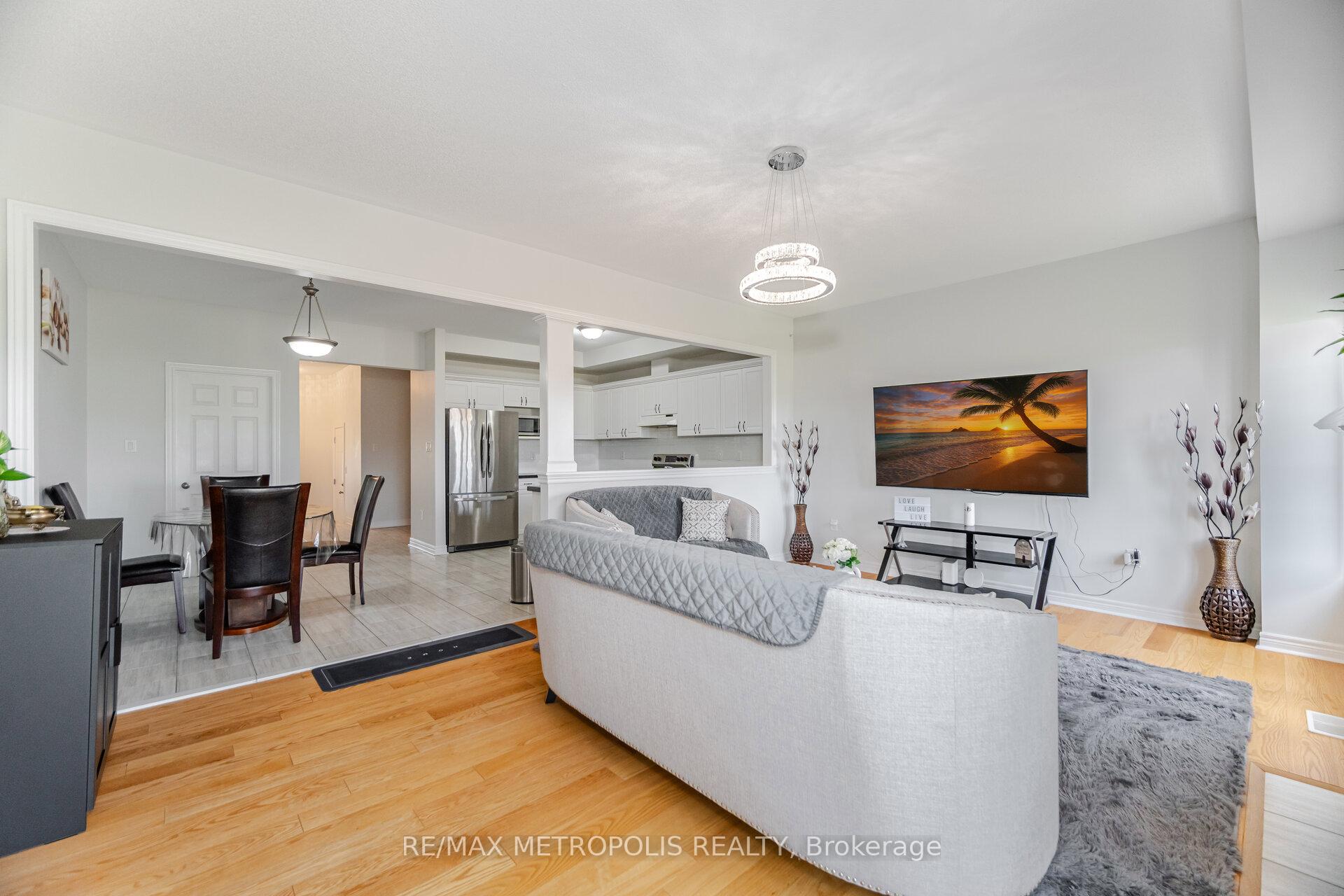 Photo 8 of 37 Jevons Drive, Ajax, South East — HOMEH