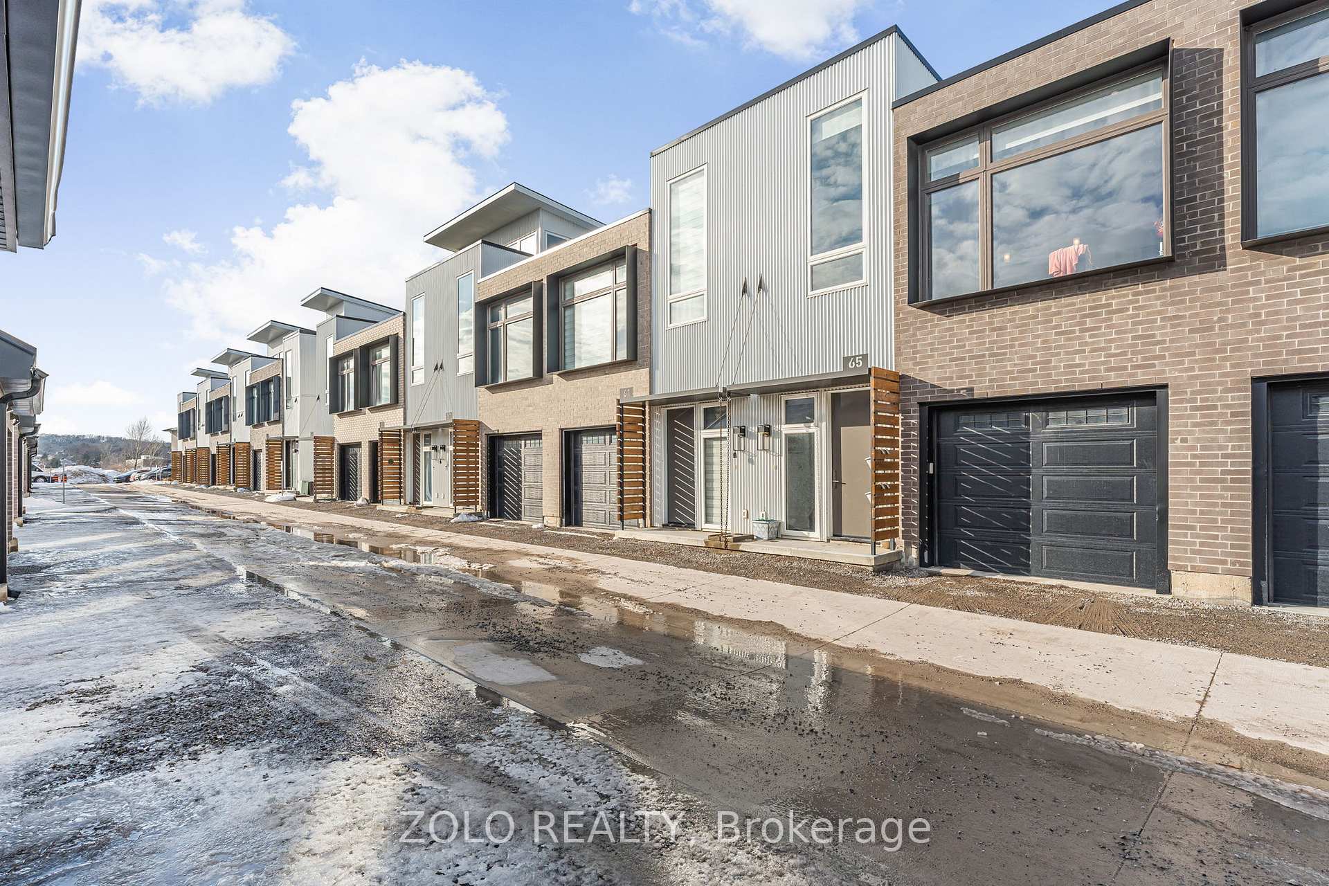 Photo 4 of Unit 30, 65 Summersides Mews, Pelham, Fonthill — HOMEH