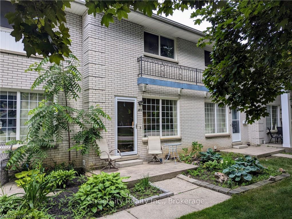 Front of 286 Dufferin Street