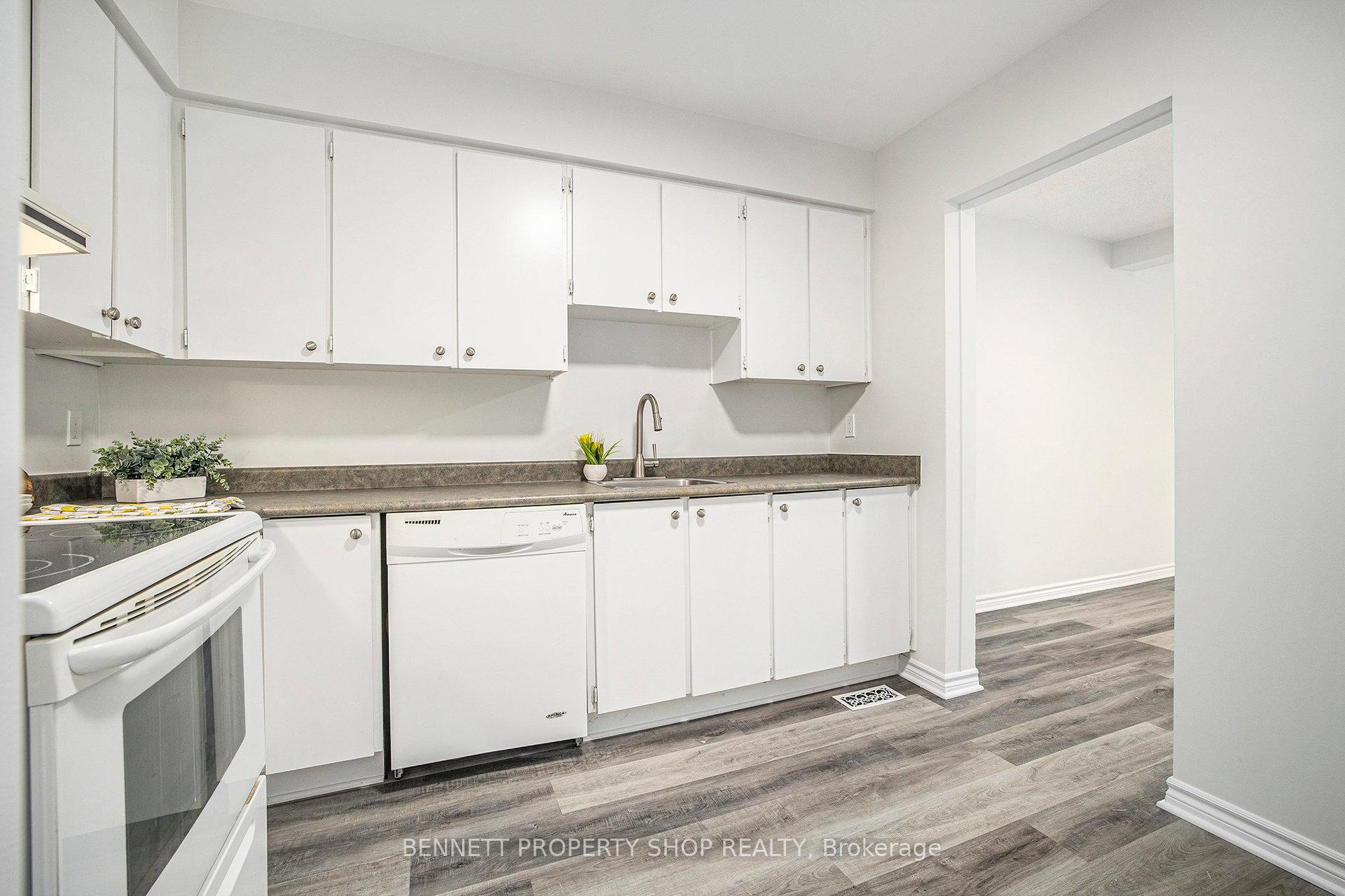 Photo 9 of 43 Clarkson Crescent, Ottawa, Kanata - Katimavik — HOMEH