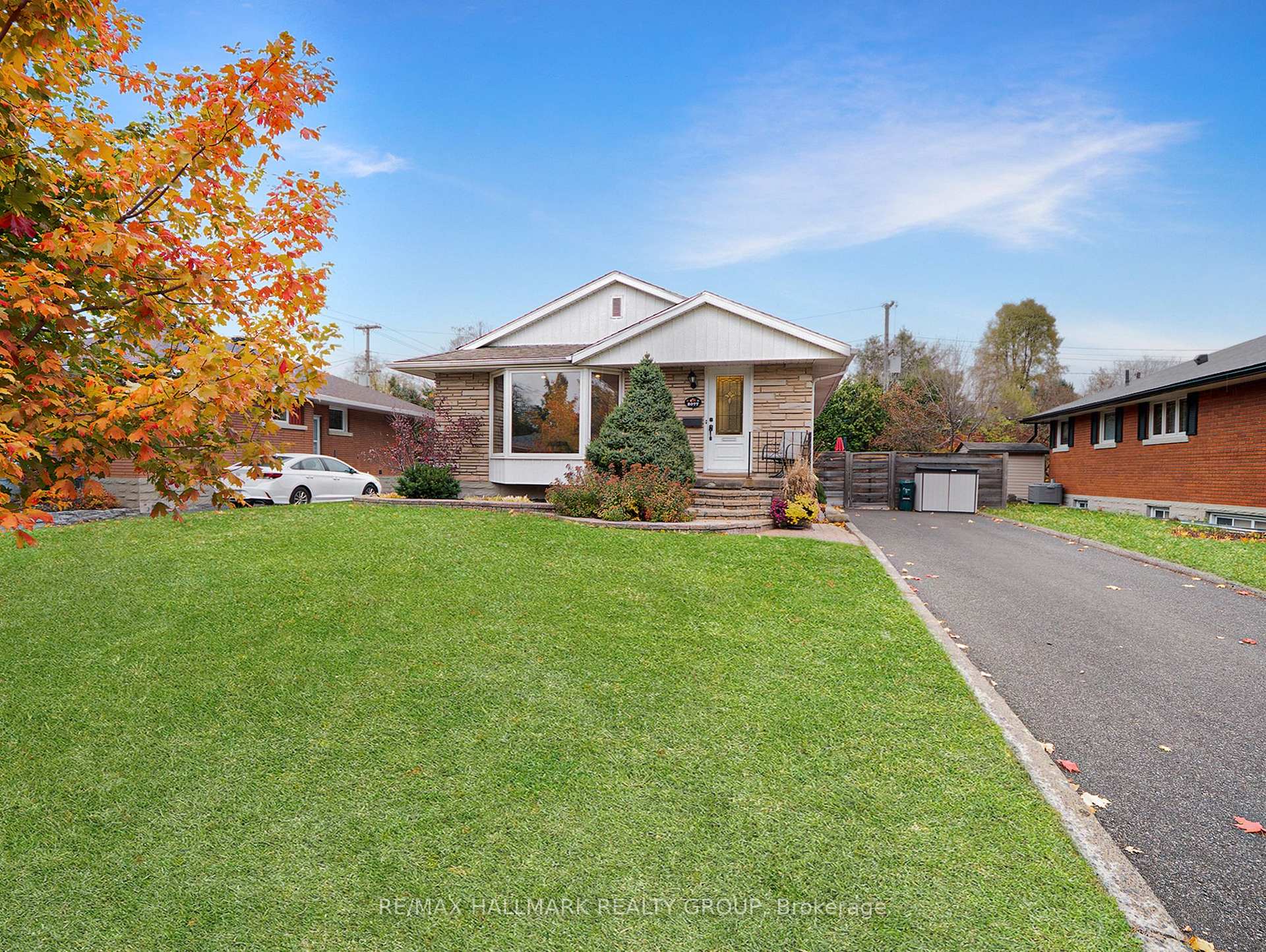 Photo 5 of 2077 Lemay Crescent, Ottawa, Elmvale Acres/Urbandale — HOMEH