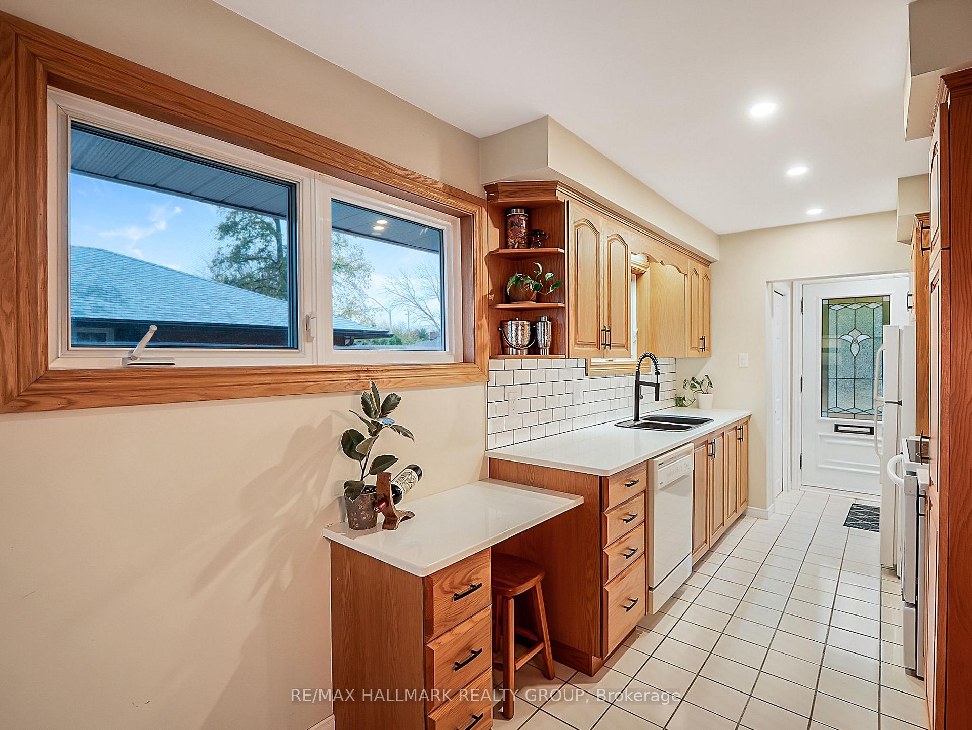 Photo 6 of 2077 Lemay Crescent, Ottawa, Elmvale Acres/Urbandale — HOMEH