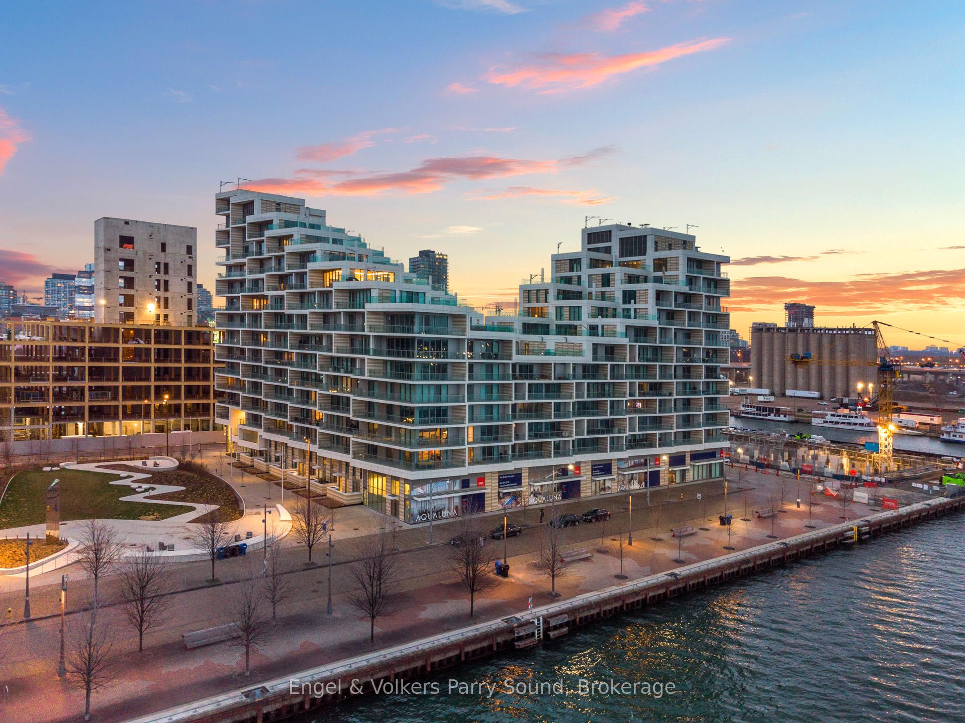 Front of Unit 104, 118 Merchants' Wharf
