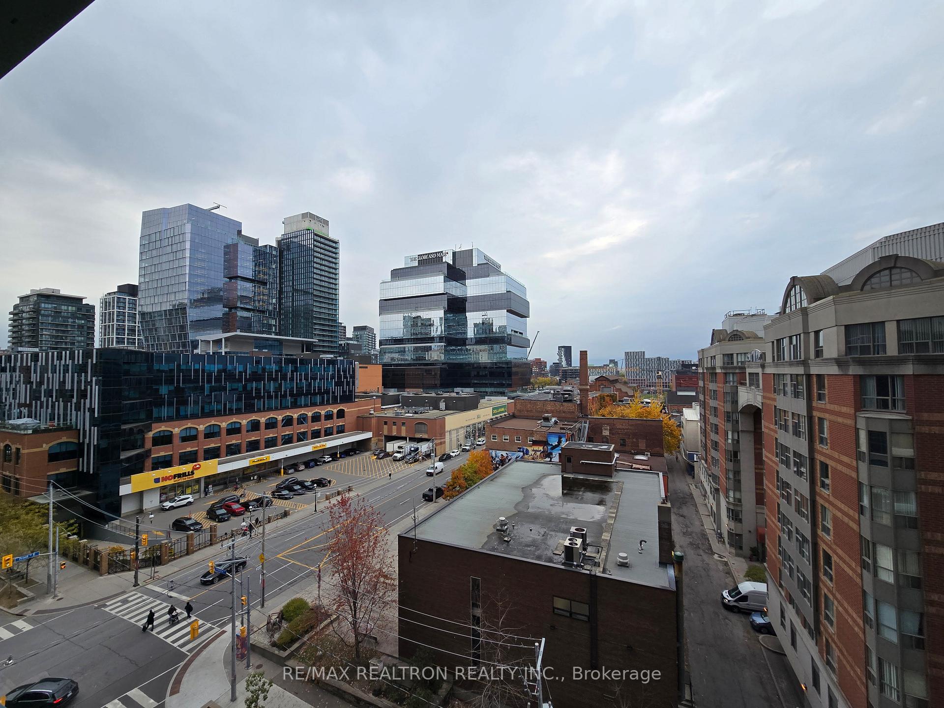 Photo 3 of Unit 706, 70 Princess Street, Toronto, Waterfront Communities — HOMEH