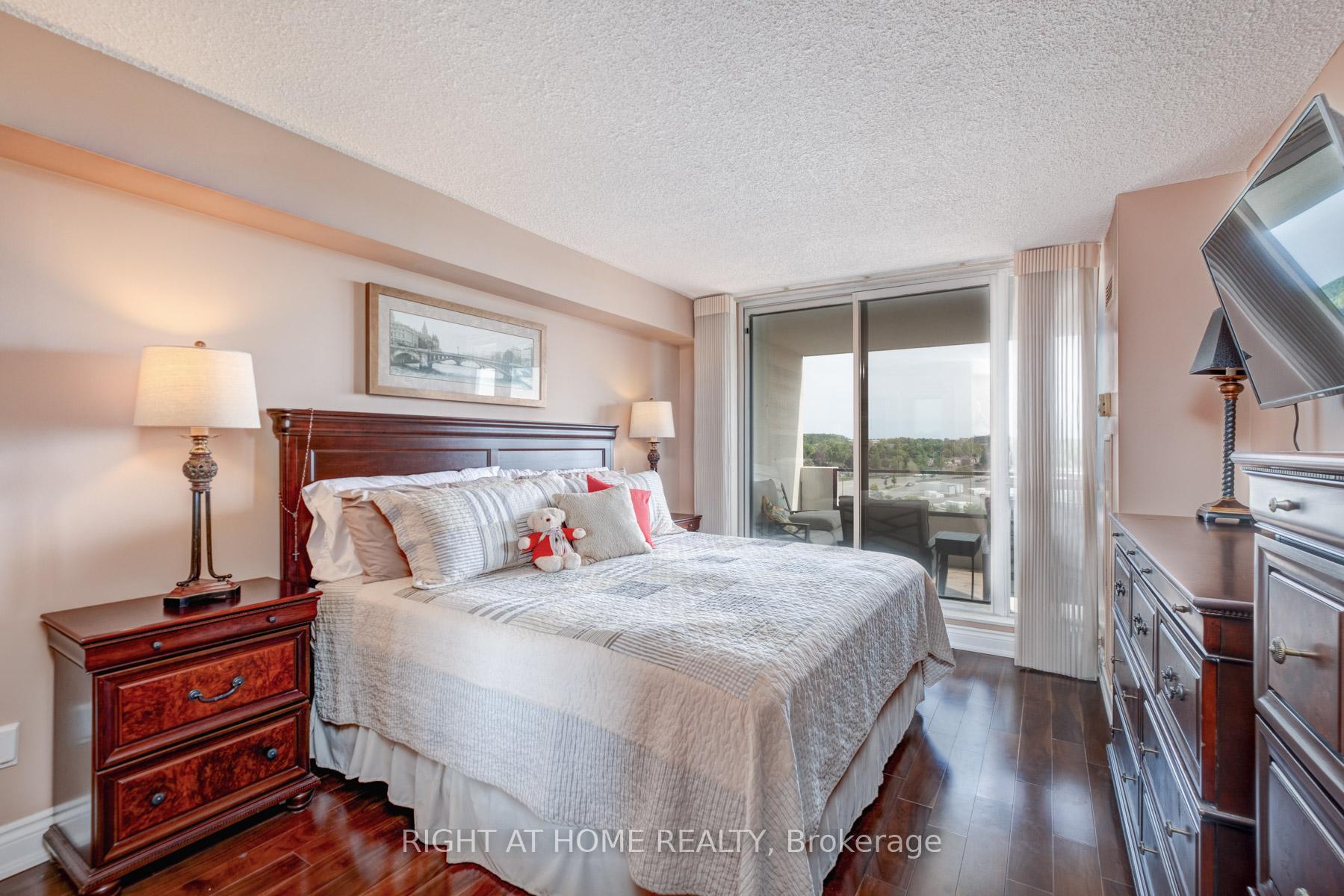 Photo 23 of Unit 818, 25 Austin Drive, Markham, Markville — HOMEH