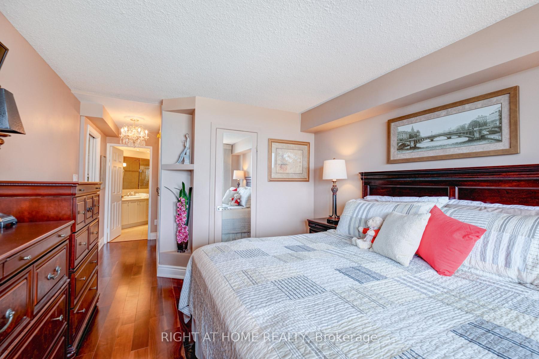 Photo 24 of Unit 818, 25 Austin Drive, Markham, Markville — HOMEH