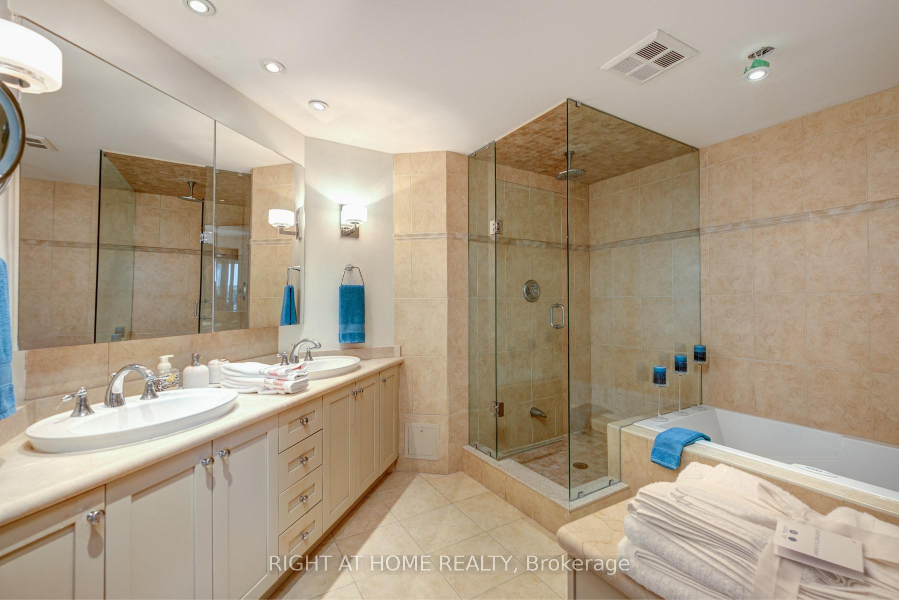 Photo 25 of Unit 818, 25 Austin Drive, Markham, Markville — HOMEH