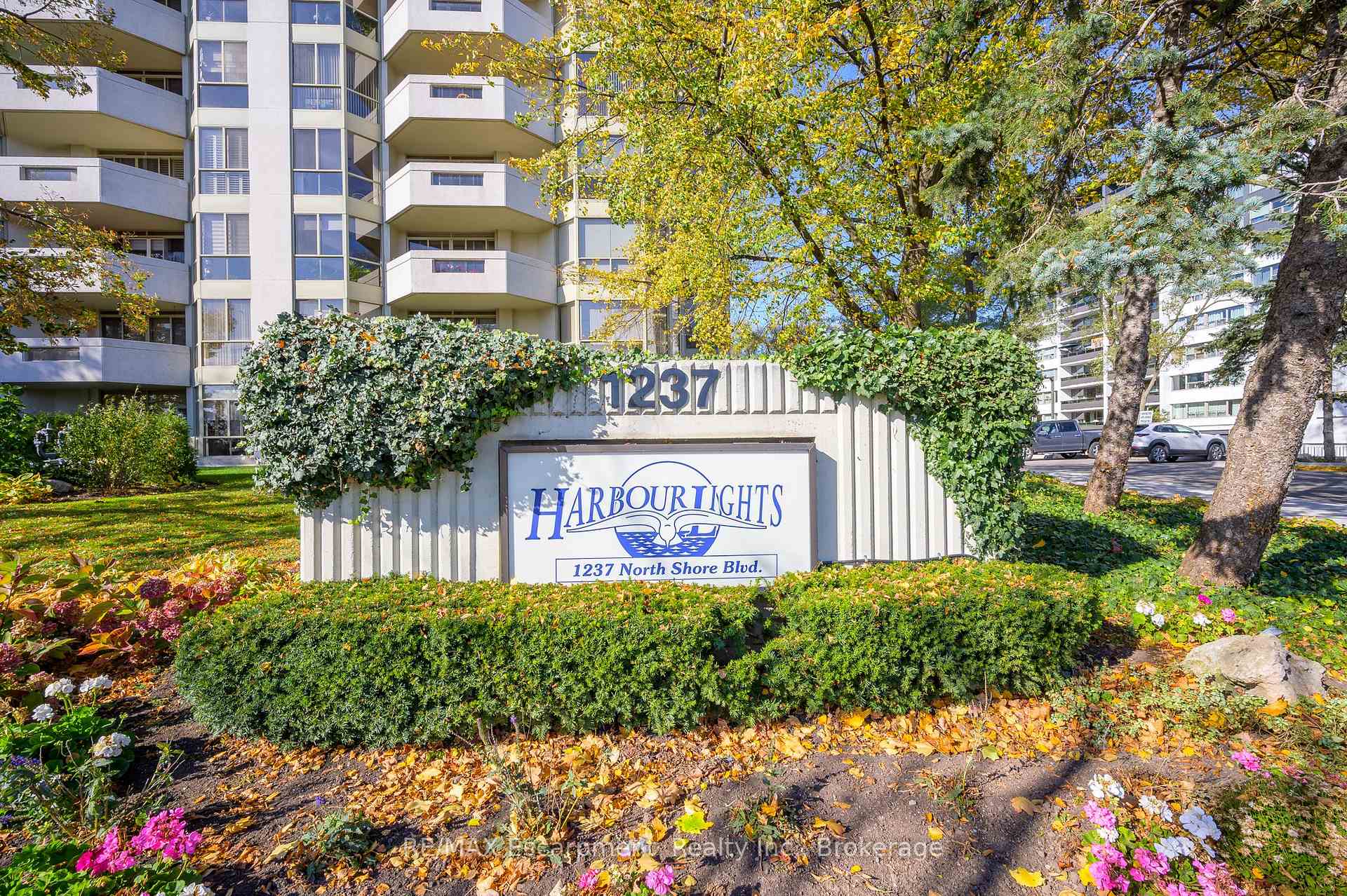 Front of Unit 301, 1237 North Shore Boulevard E