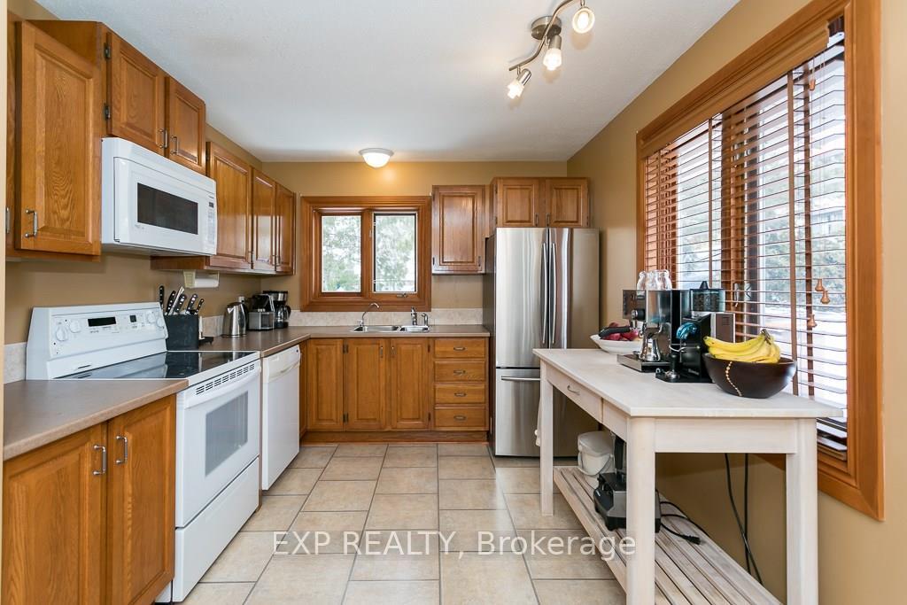 Photo 10 of 9 Stillwater Drive, Ottawa, Crystal Beach — HOMEH
