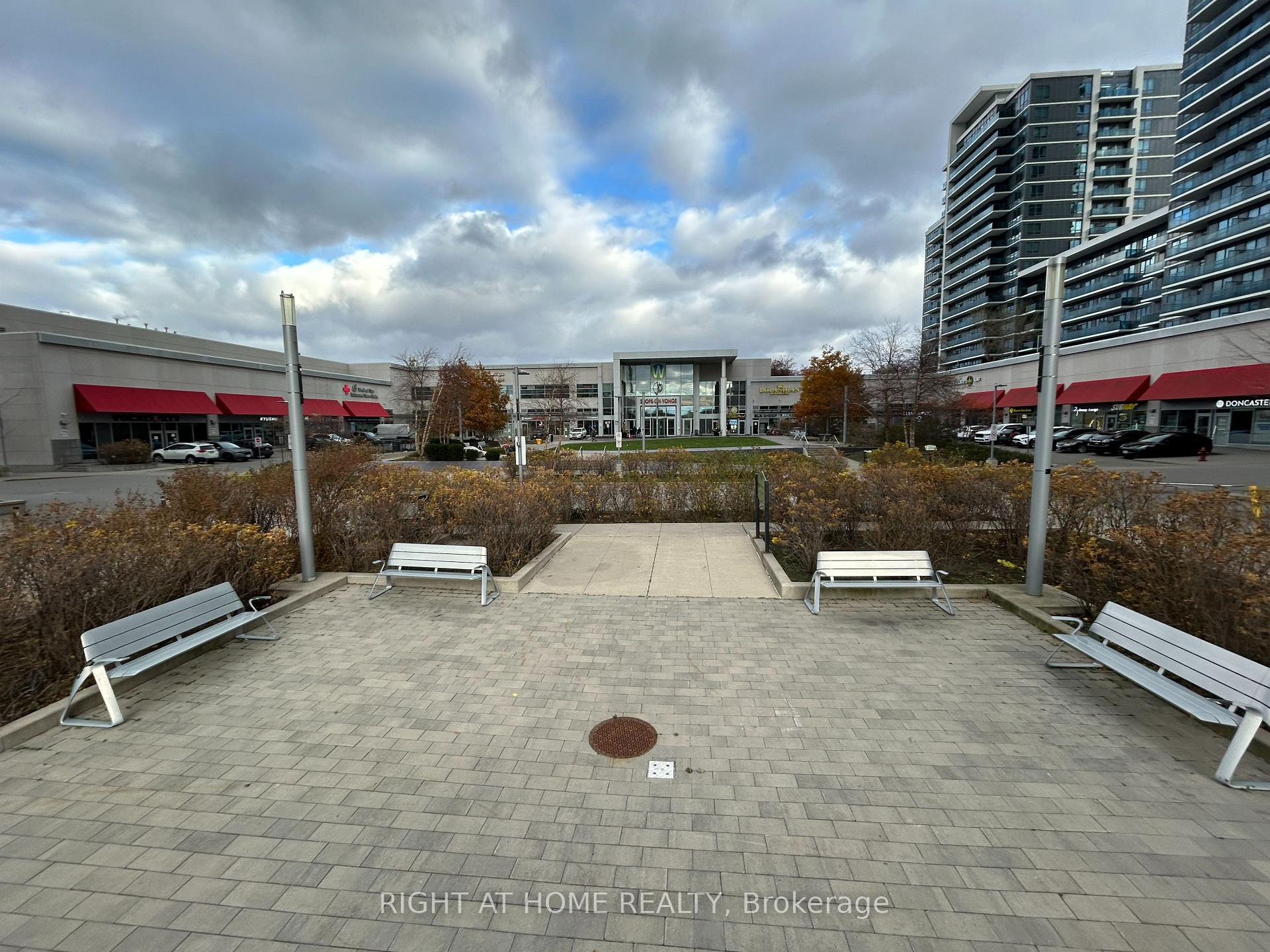 Photo 4 of Unit 1003, 7171 Yonge Street, Markham, Grandview — HOMEH