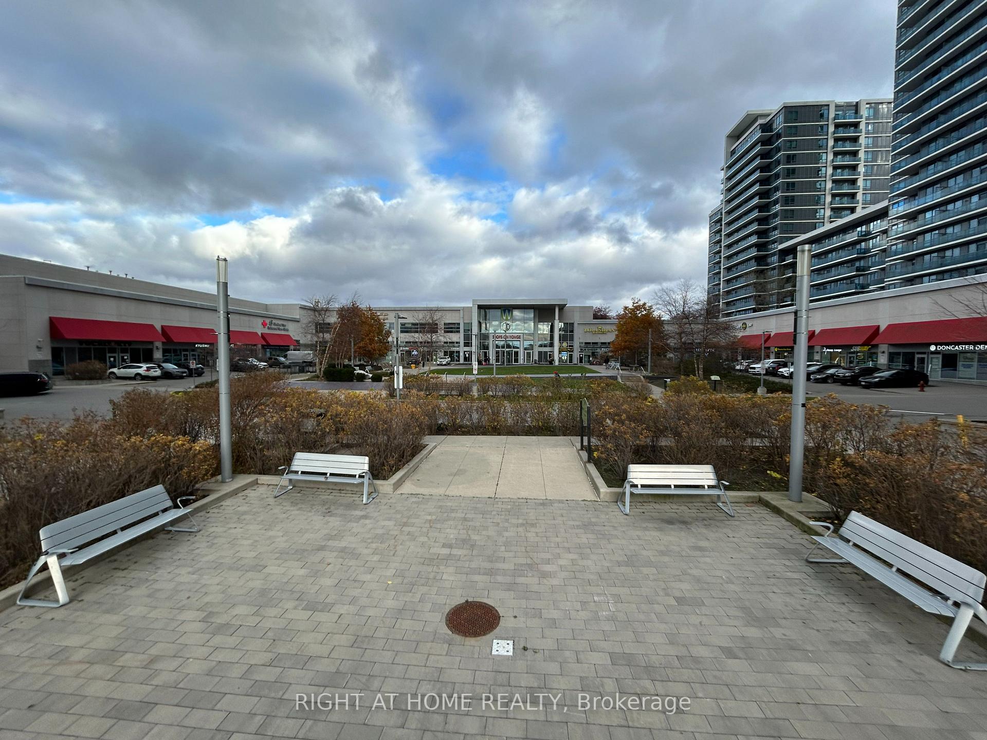 Photo 5 of Unit 1003, 7171 Yonge Street, Markham, Grandview — HOMEH