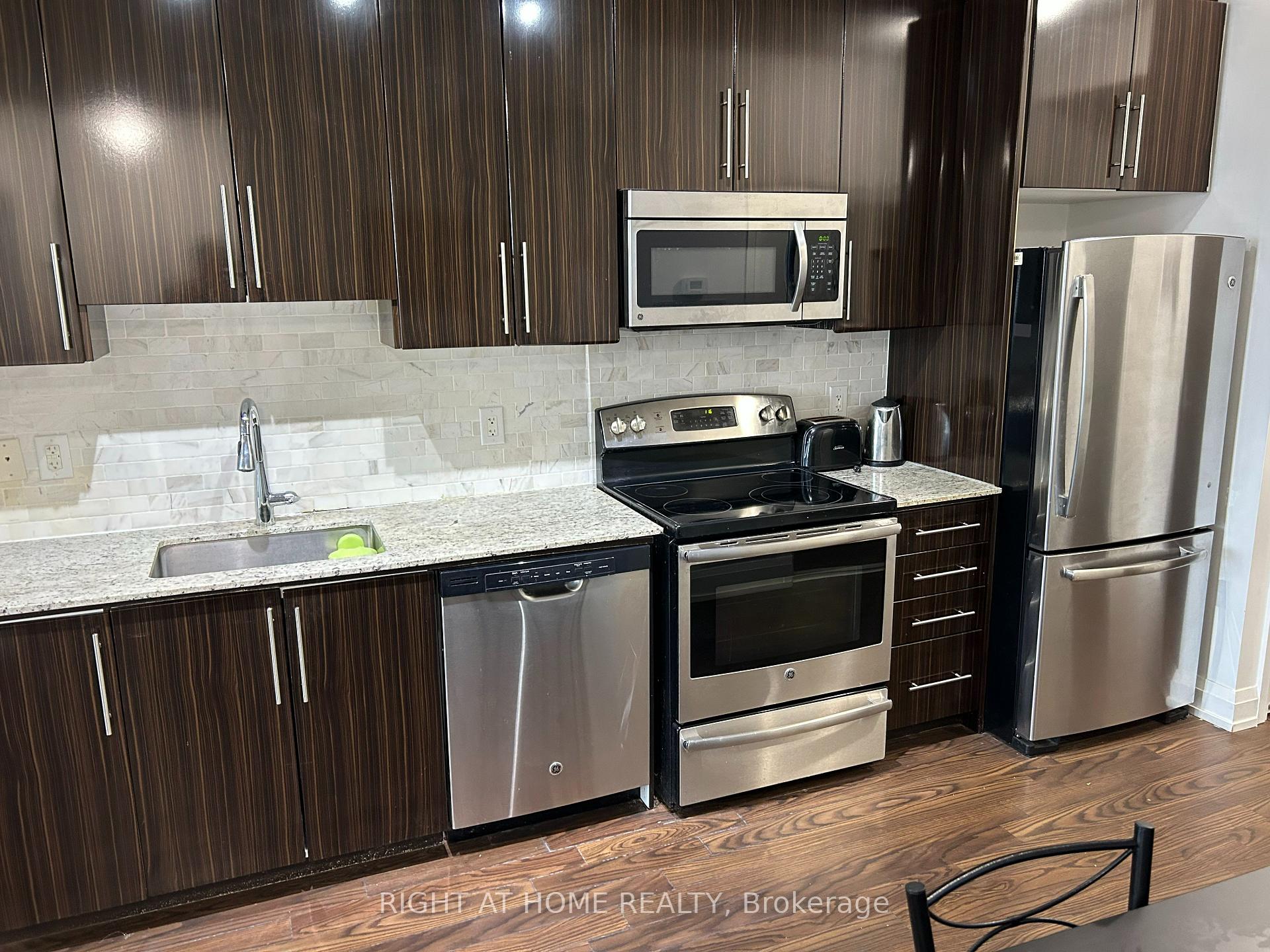 Photo 7 of Unit 1003, 7171 Yonge Street, Markham, Grandview — HOMEH