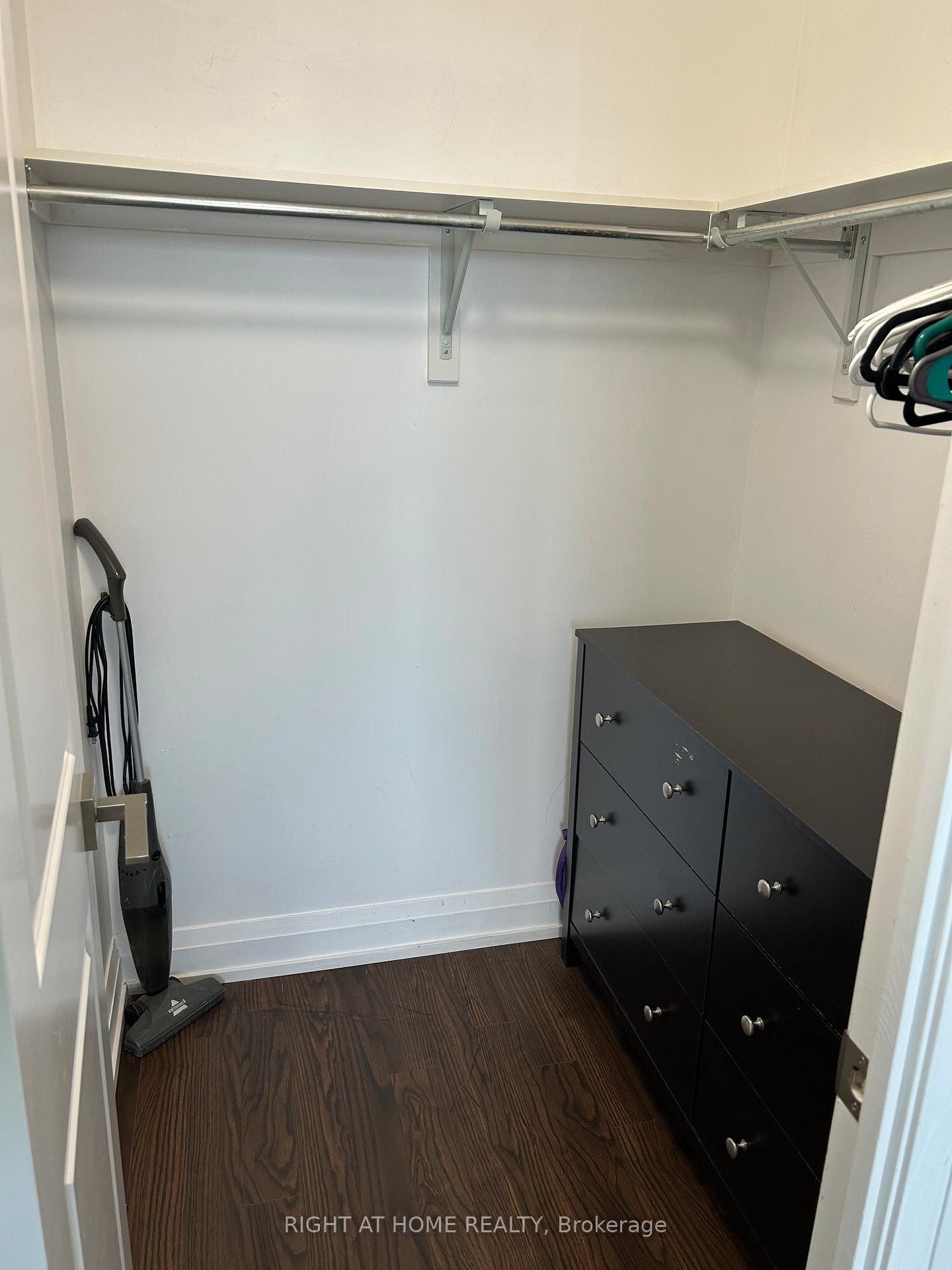 Photo 9 of Unit 1003, 7171 Yonge Street, Markham, Grandview — HOMEH
