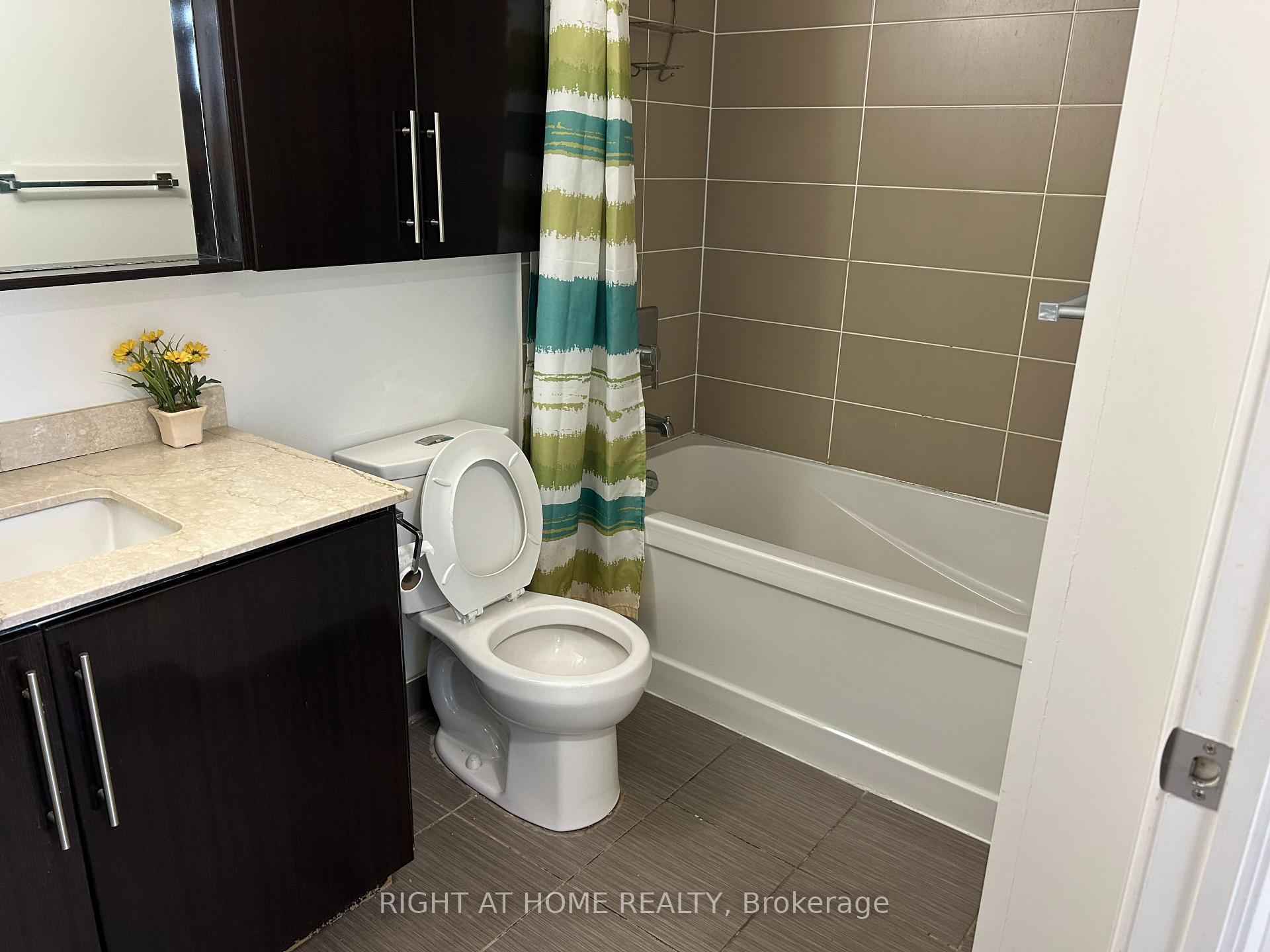 Photo 11 of Unit 1003, 7171 Yonge Street, Markham, Grandview — HOMEH