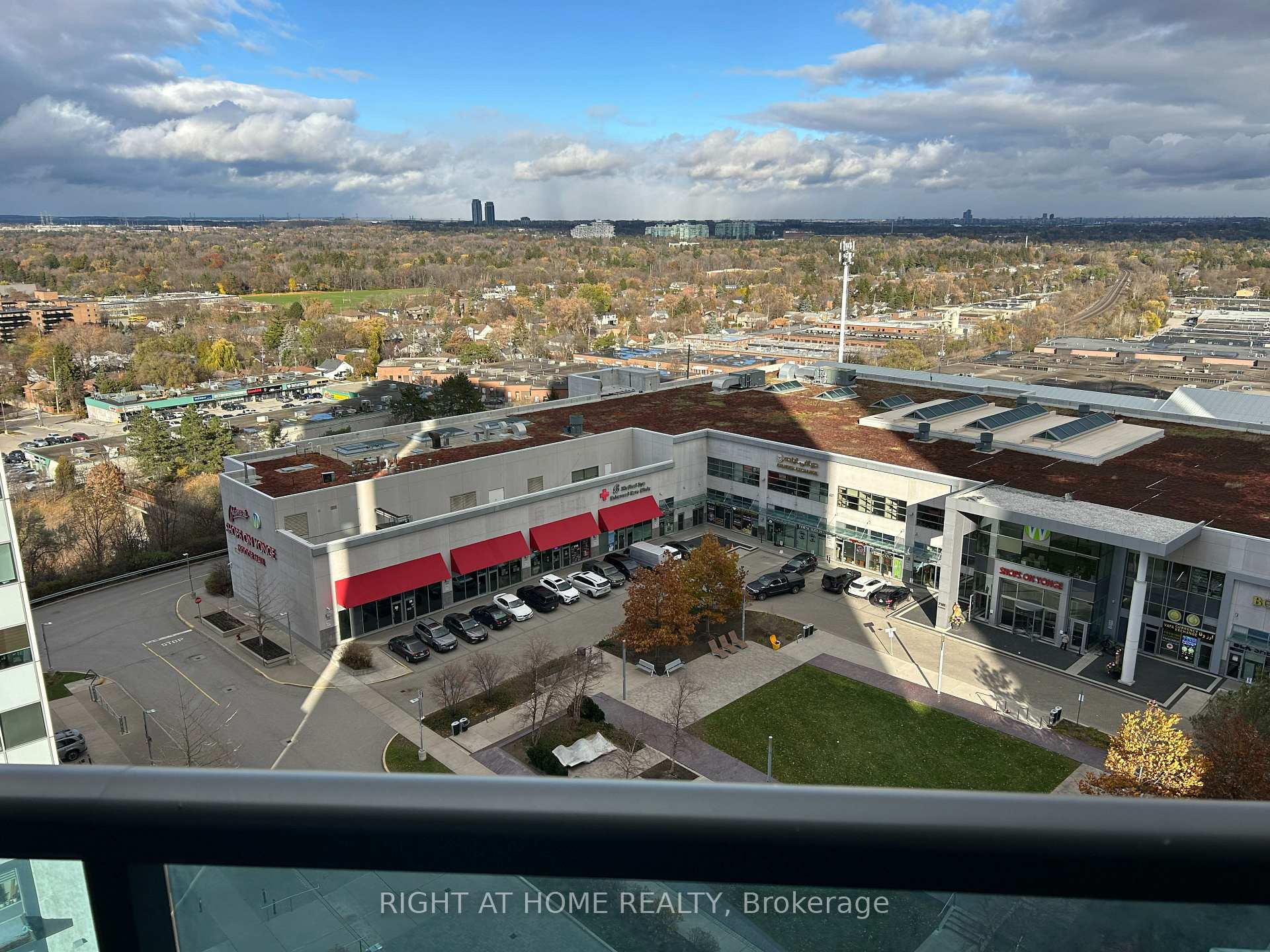 Photo 19 of Unit 1003, 7171 Yonge Street, Markham, Grandview — HOMEH