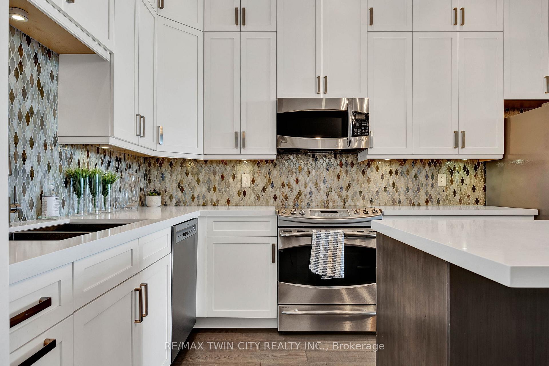 Photo 10 of Unit 604, 188 King Street S, Waterloo, Downtown Waterloo — HOMEH