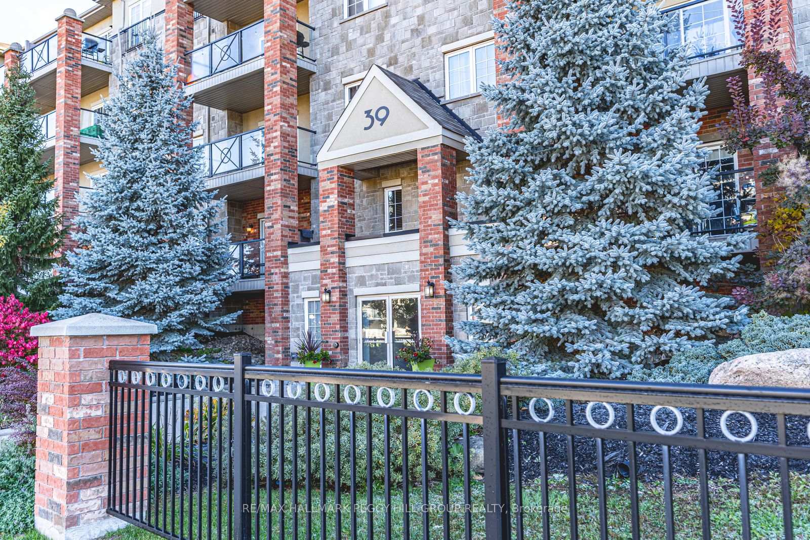 Photo 3 of Unit 205, 39 Ferndale Drive S, Barrie, Ardagh — HOMEH