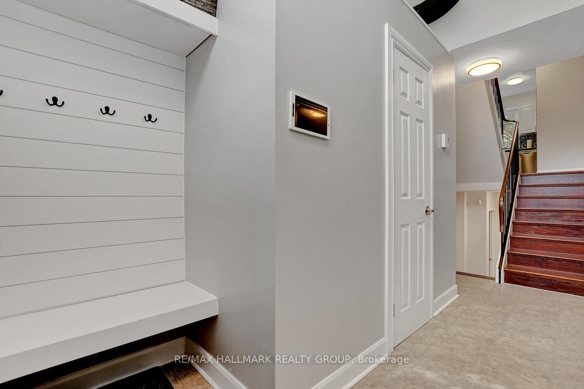 Photo 2 of 2094 Eric Crescent, Ottawa, Pineview — HOMEH