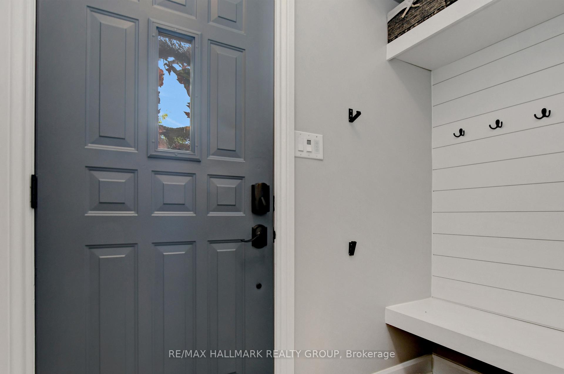 Photo 3 of 2094 Eric Crescent, Ottawa, Pineview — HOMEH