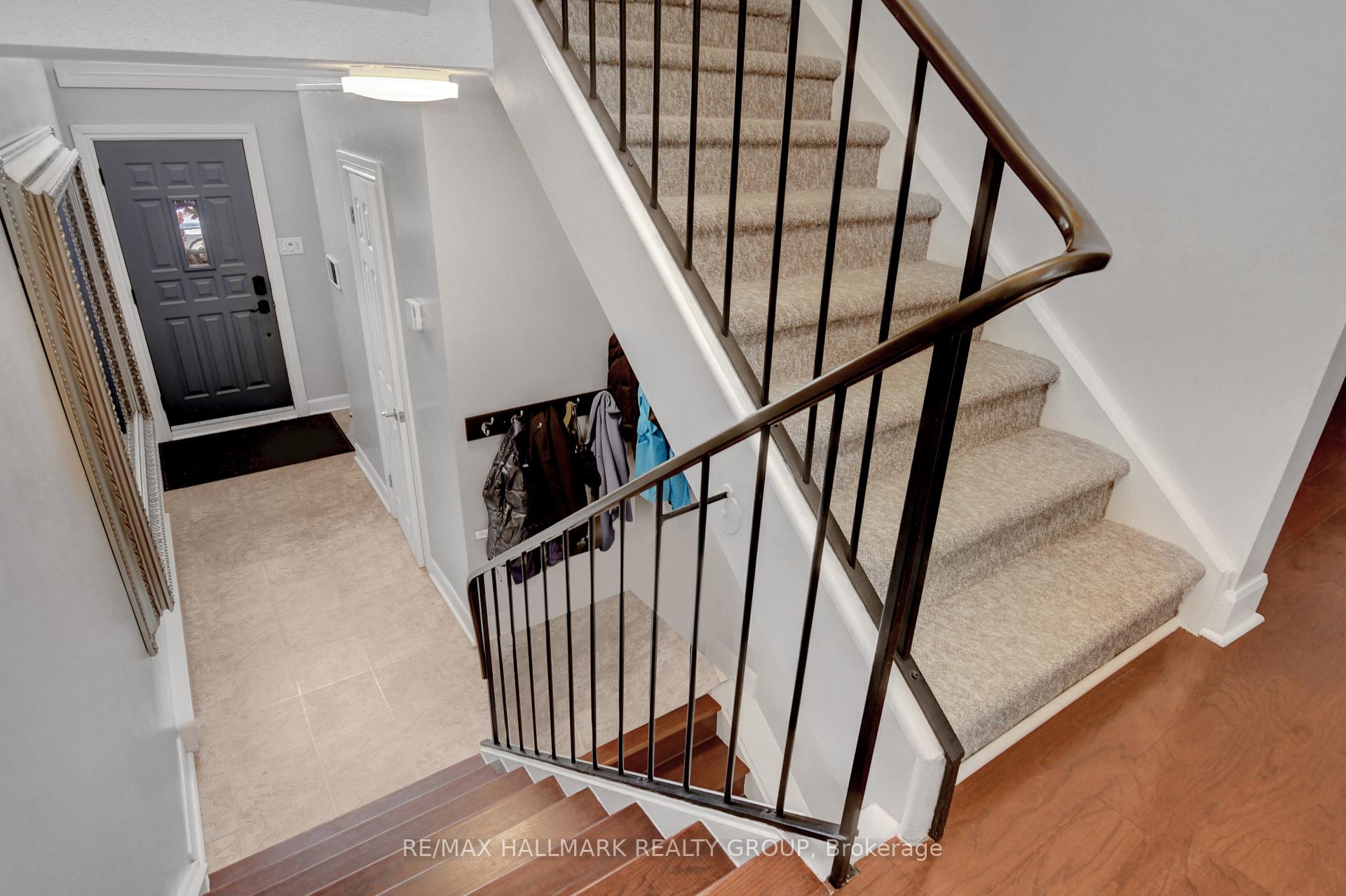 Photo 5 of 2094 Eric Crescent, Ottawa, Pineview — HOMEH