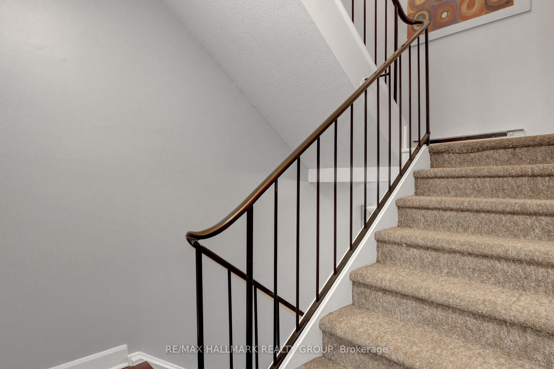 Photo 6 of 2094 Eric Crescent, Ottawa, Pineview — HOMEH