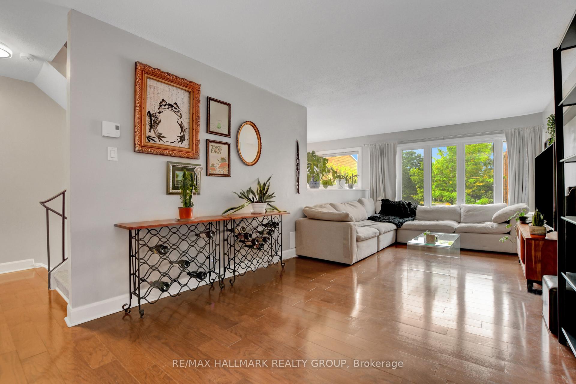 Photo 7 of 2094 Eric Crescent, Ottawa, Pineview — HOMEH