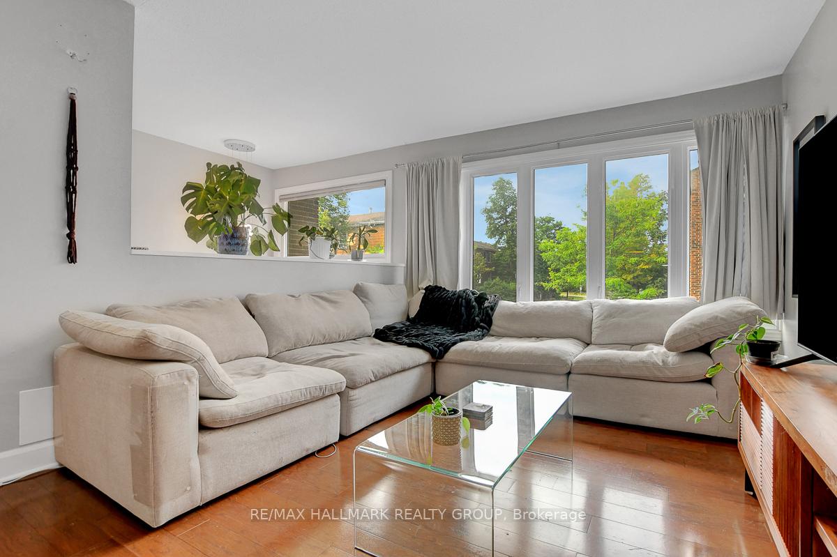 Photo 10 of 2094 Eric Crescent, Ottawa, Pineview — HOMEH