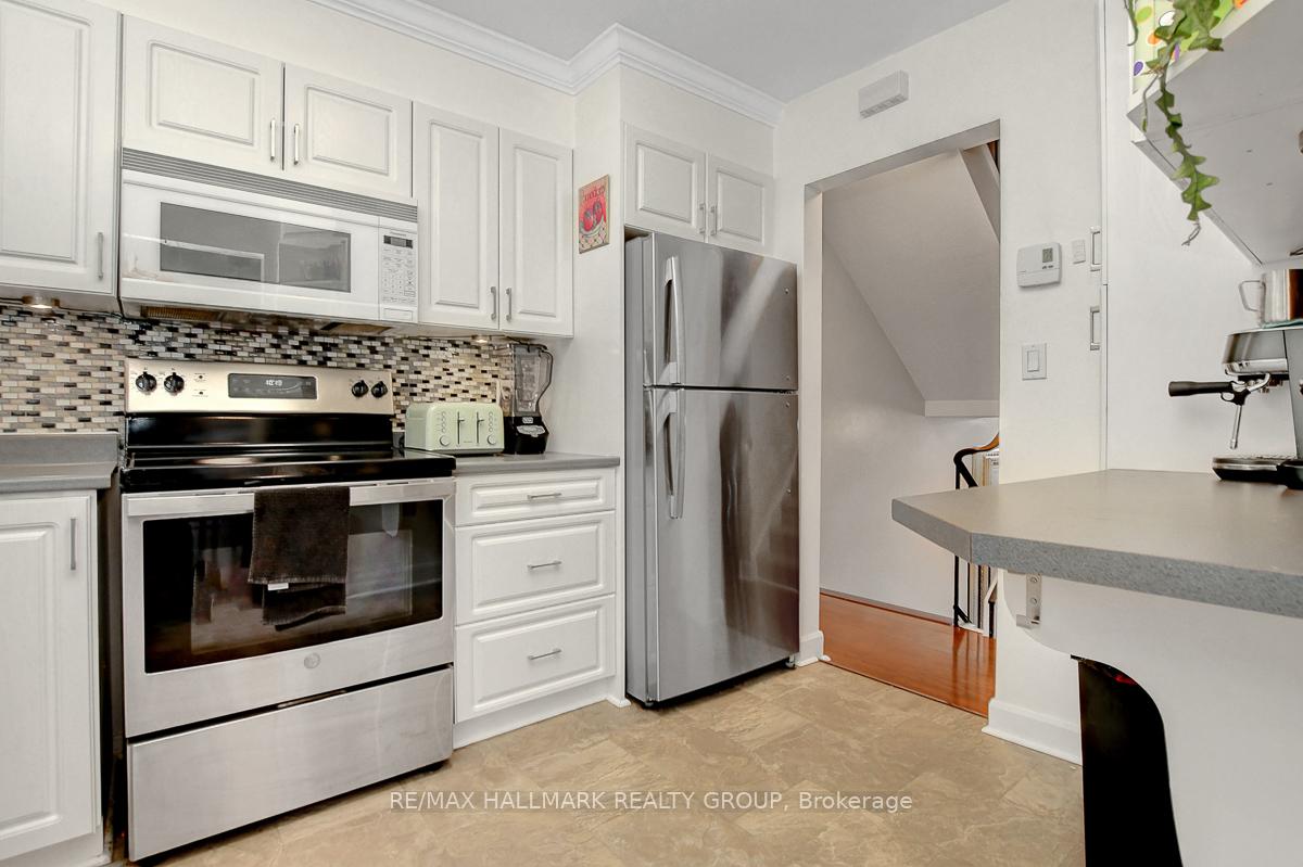Photo 14 of 2094 Eric Crescent, Ottawa, Pineview — HOMEH