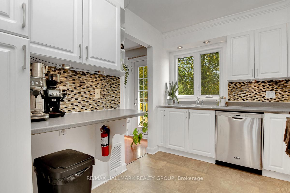 Photo 16 of 2094 Eric Crescent, Ottawa, Pineview — HOMEH