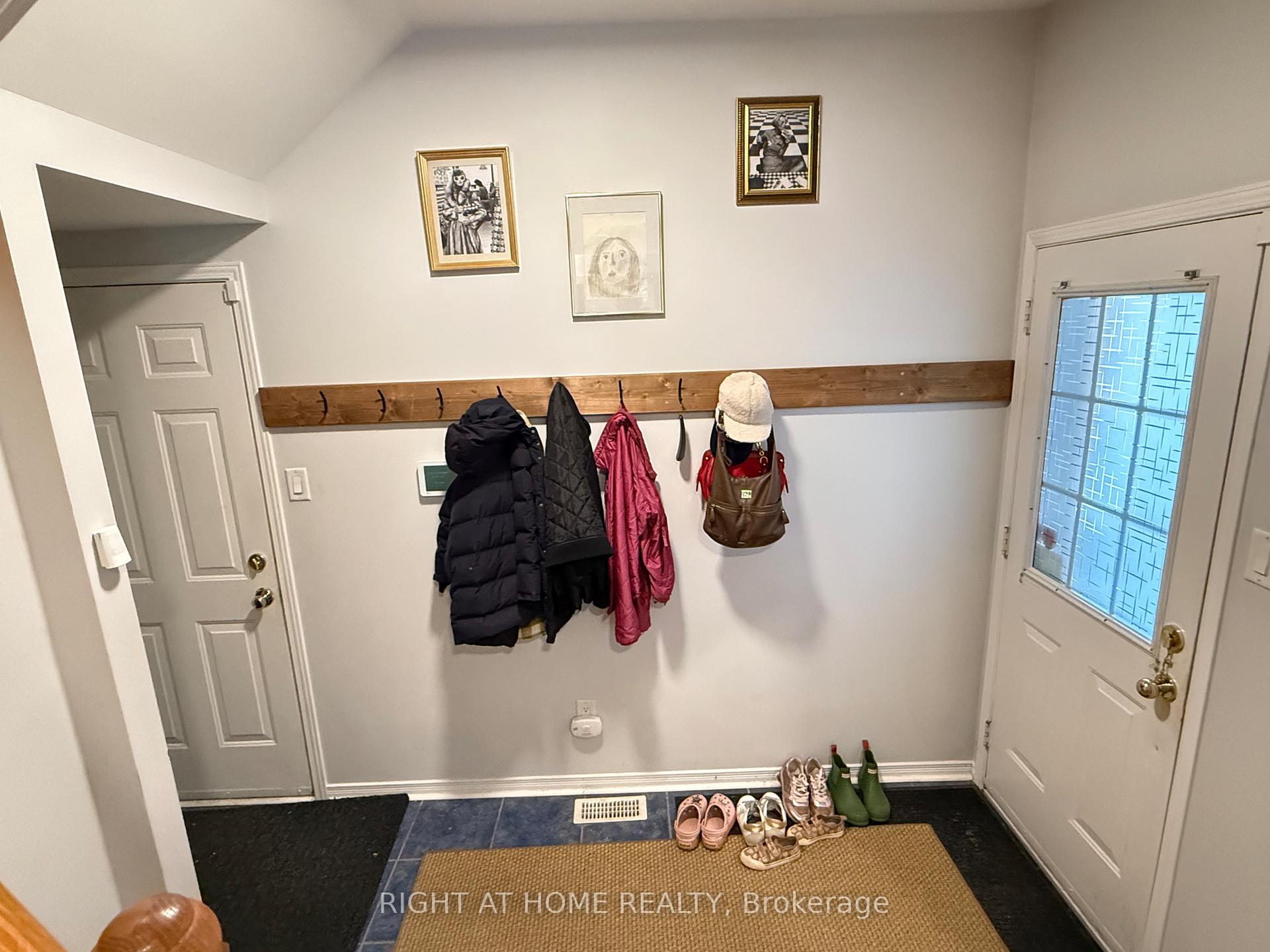 Photo 3 of 133 Scout Street, Ottawa, Central Park — HOMEH