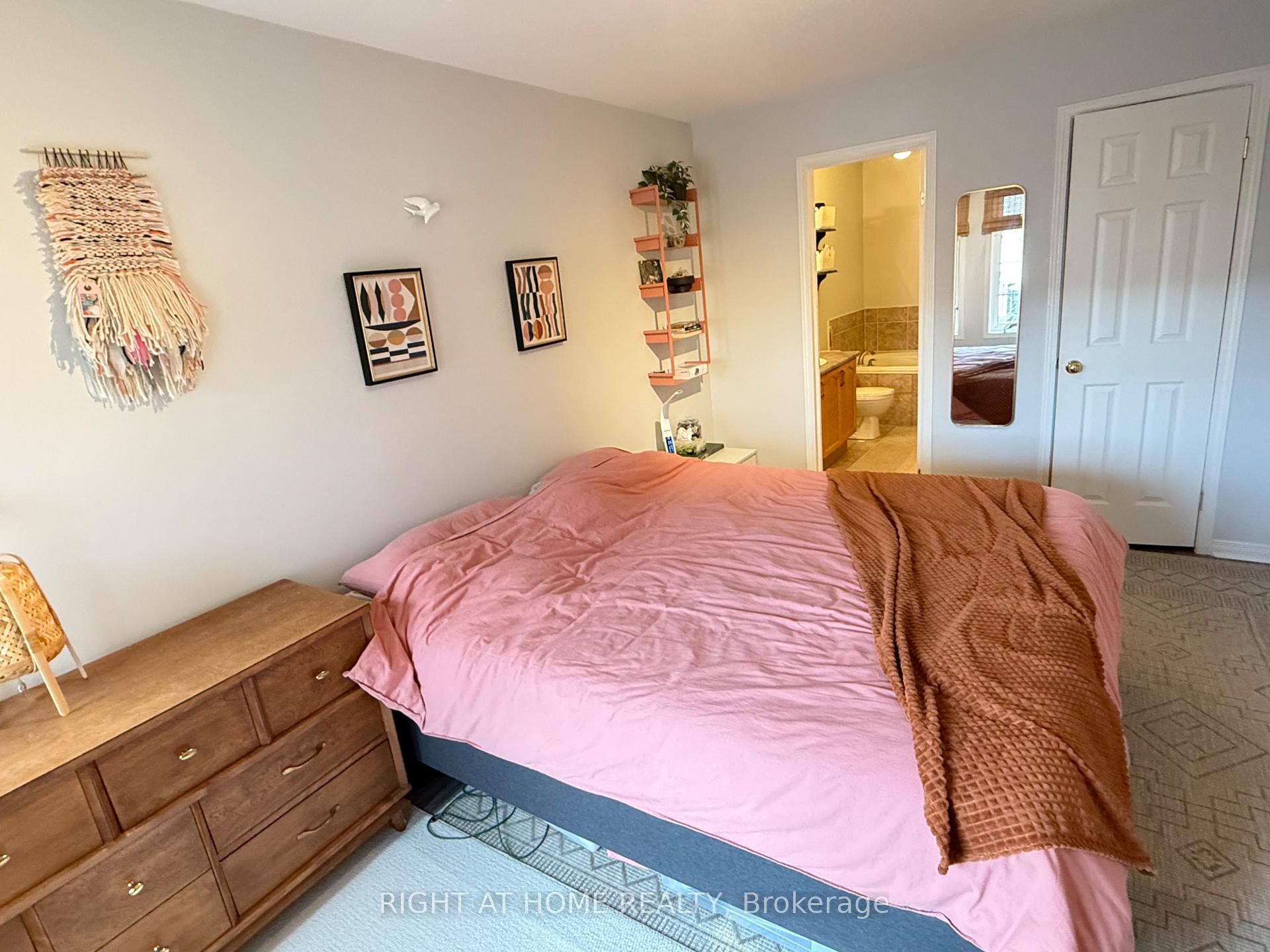 Photo 13 of 133 Scout Street, Ottawa, Central Park — HOMEH