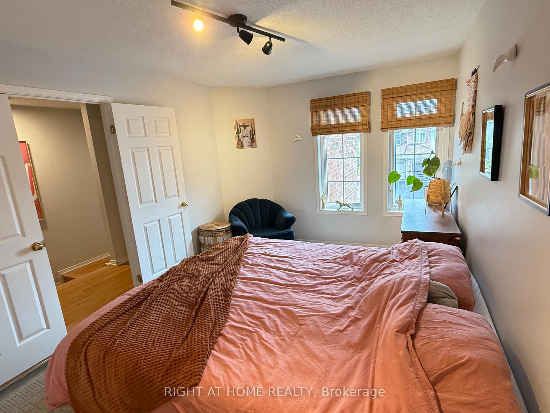 Photo 15 of 133 Scout Street, Ottawa, Central Park — HOMEH