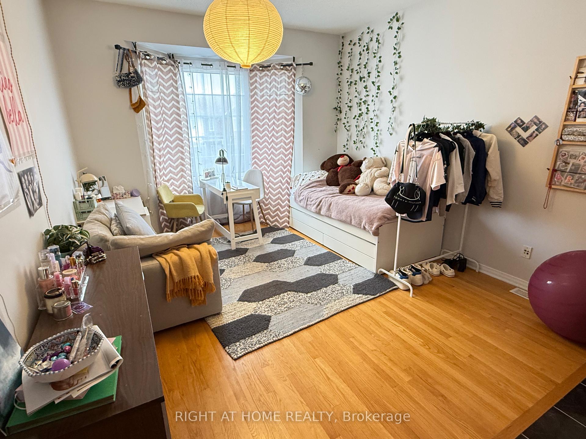 Photo 16 of 133 Scout Street, Ottawa, Central Park — HOMEH