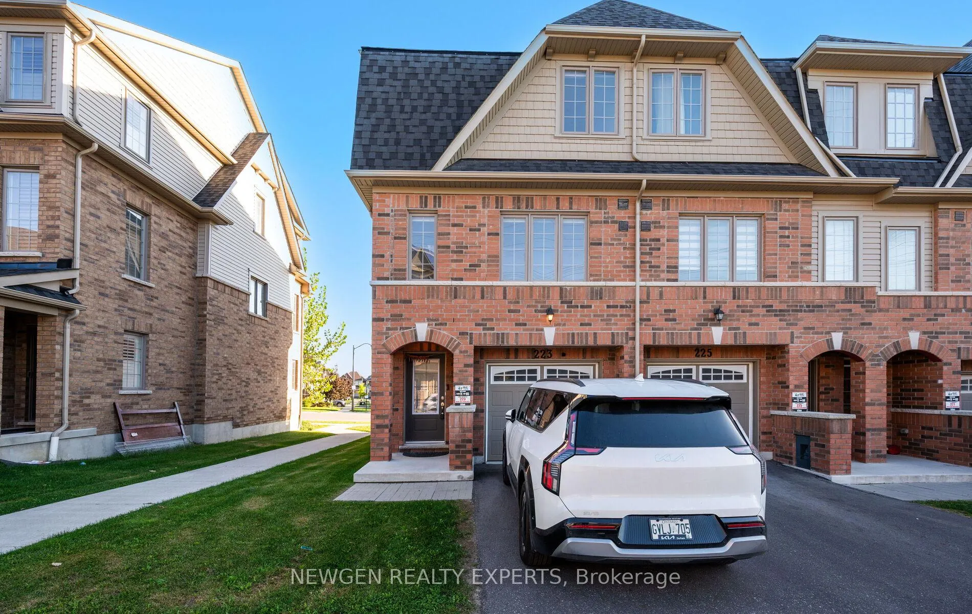 Photo 1 of 223 Royal Northern Path N, Oshawa, Windfields — HOMEH