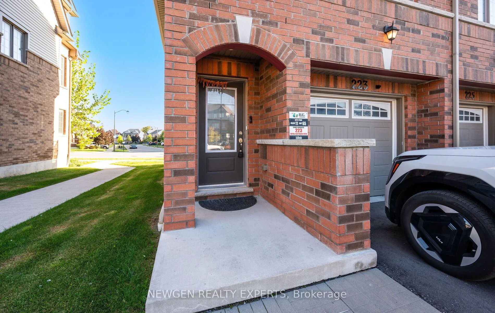 Photo 2 of 223 Royal Northern Path N, Oshawa, Windfields — HOMEH
