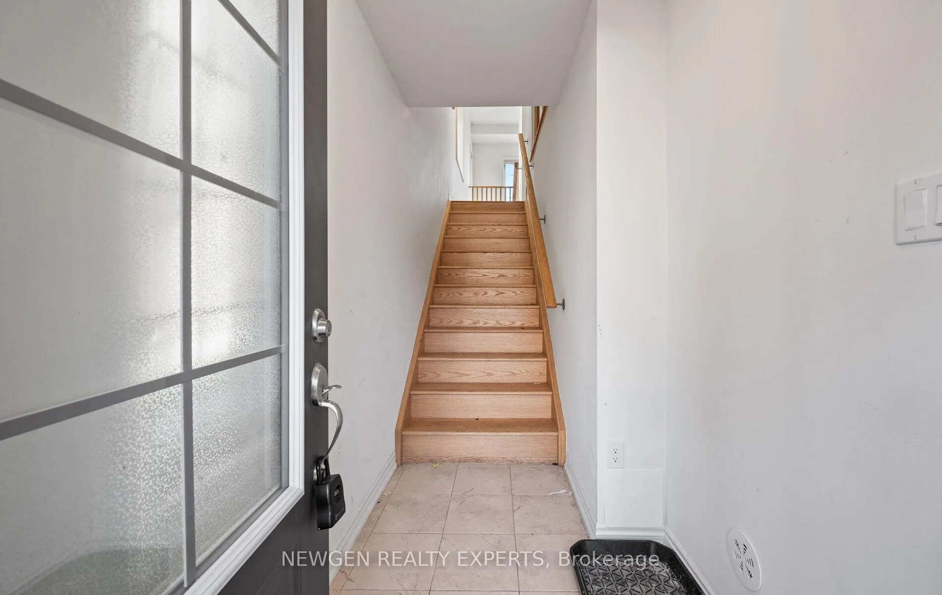Photo 4 of 223 Royal Northern Path N, Oshawa, Windfields — HOMEH