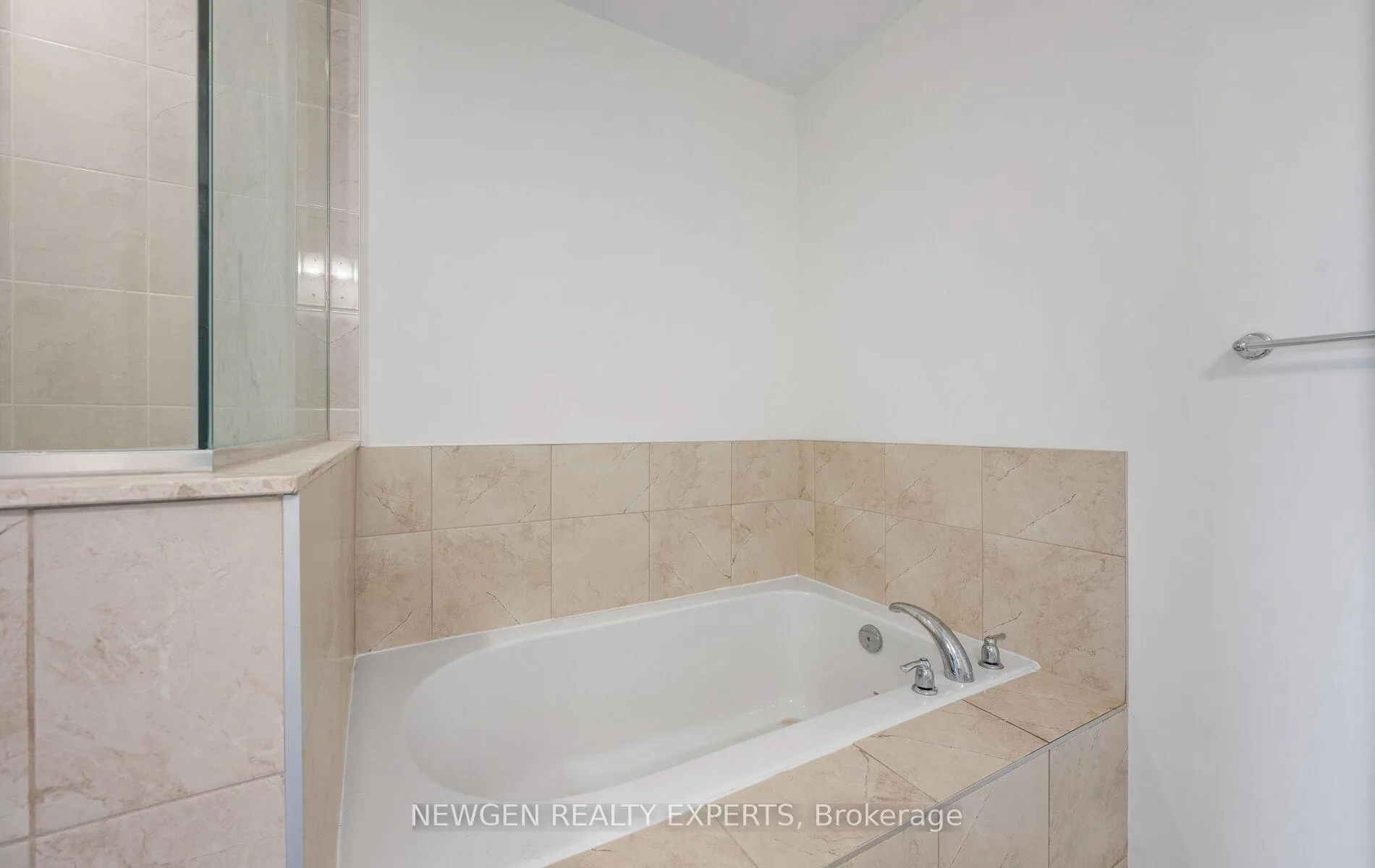 Photo 29 of 223 Royal Northern Path N, Oshawa, Windfields — HOMEH